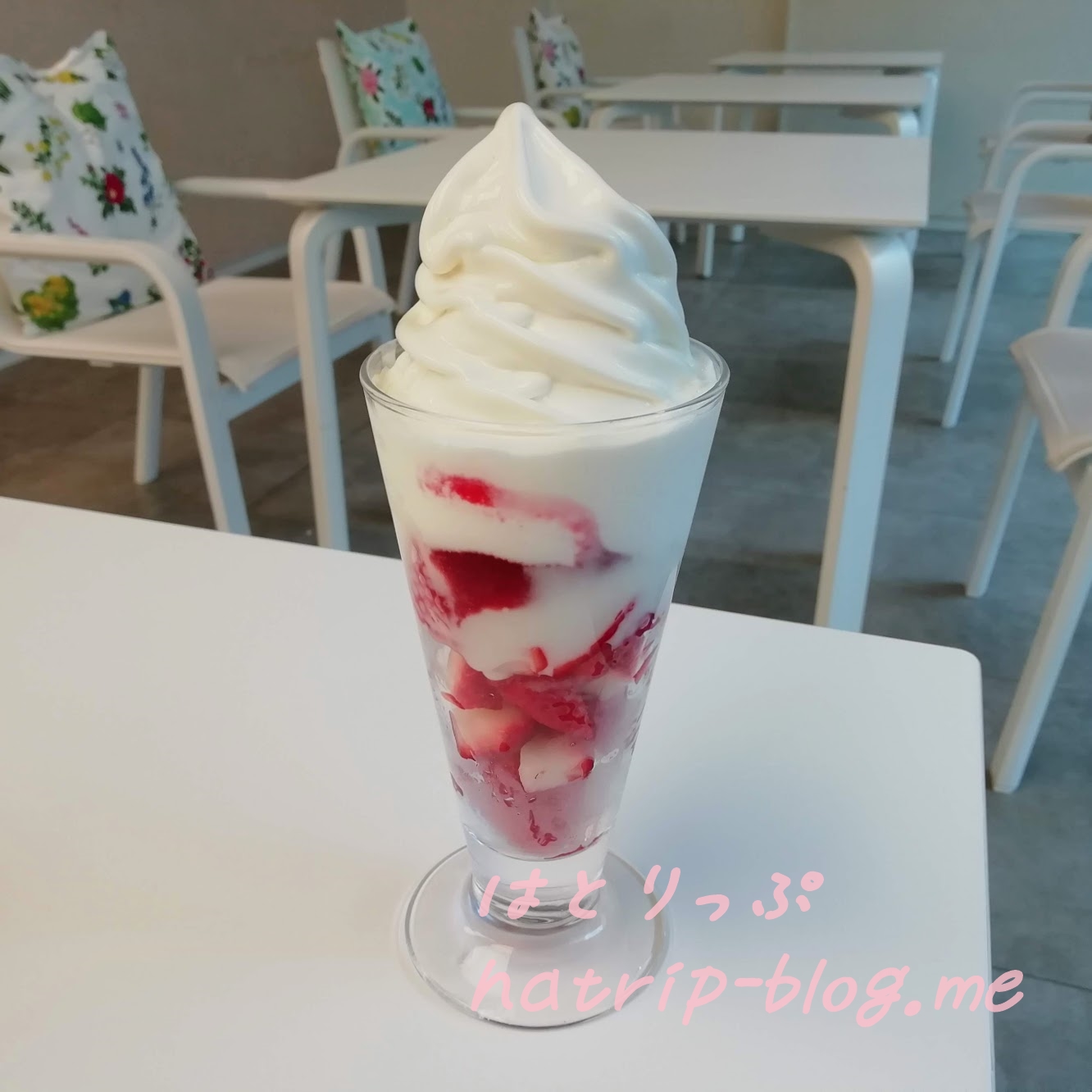 北海道 六花亭 札幌本店 喫茶室 カフェ ストロベリーパフェ