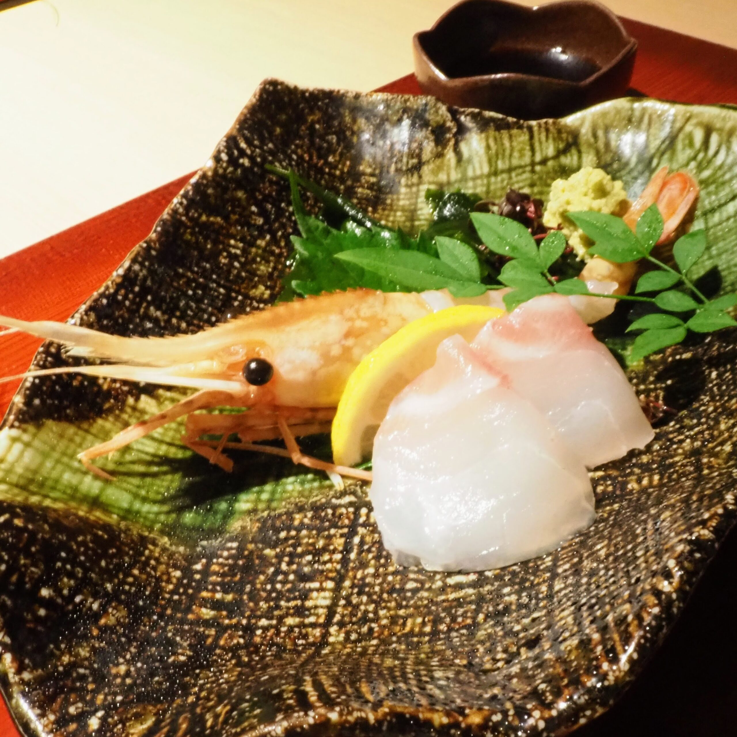 東京都港区 赤坂 肉割烹 京 本日の鮮魚のお造り2種盛り 妻一式、本山葵、土佐醤油