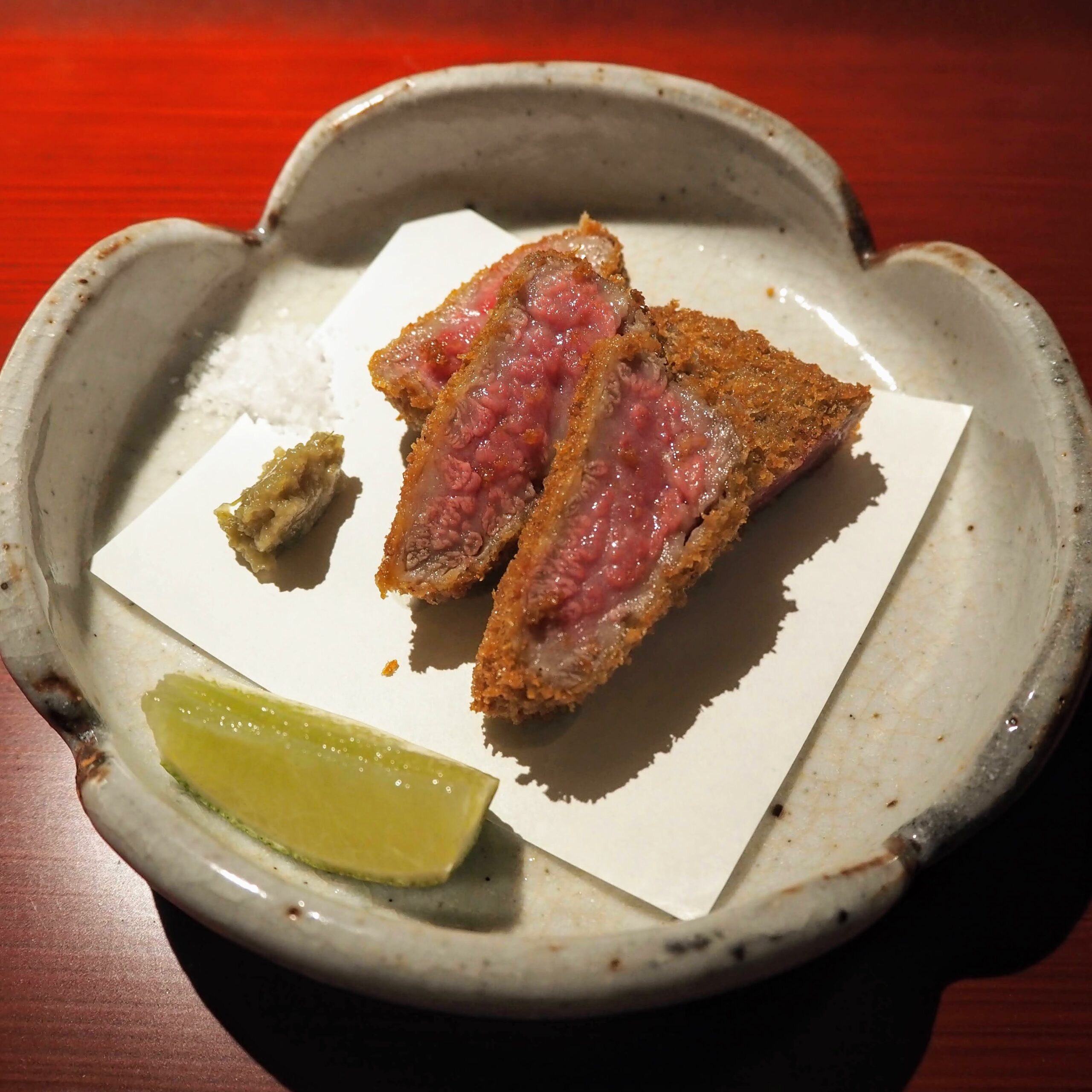東京都港区 赤坂 肉割烹 京 和牛ザブトンのレアカツ 山葵とお塩で
