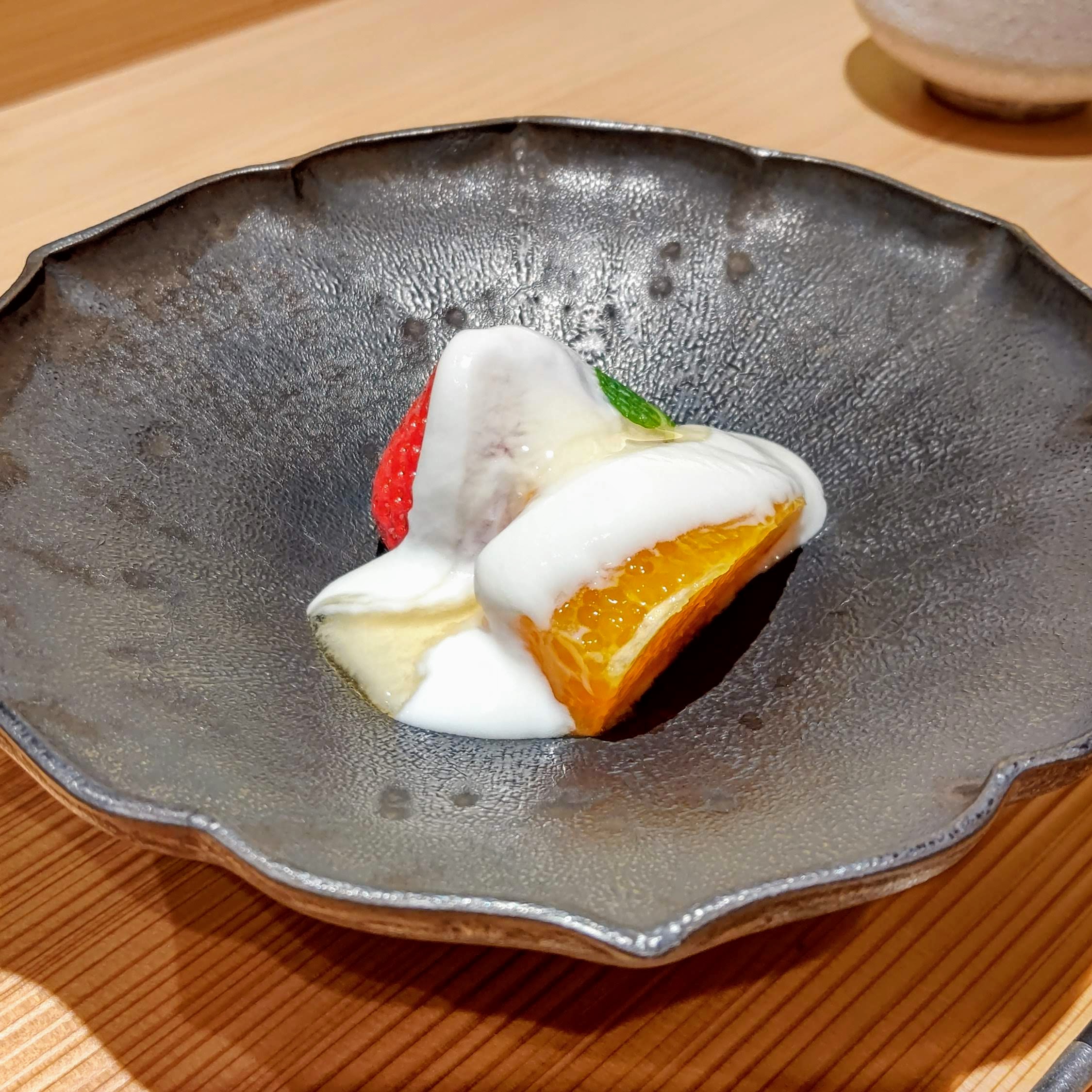 東京都中央区 銀座稲葉 朝食コース デザート あまおう苺とせとかのヨーグルト＆蜂蜜がけ