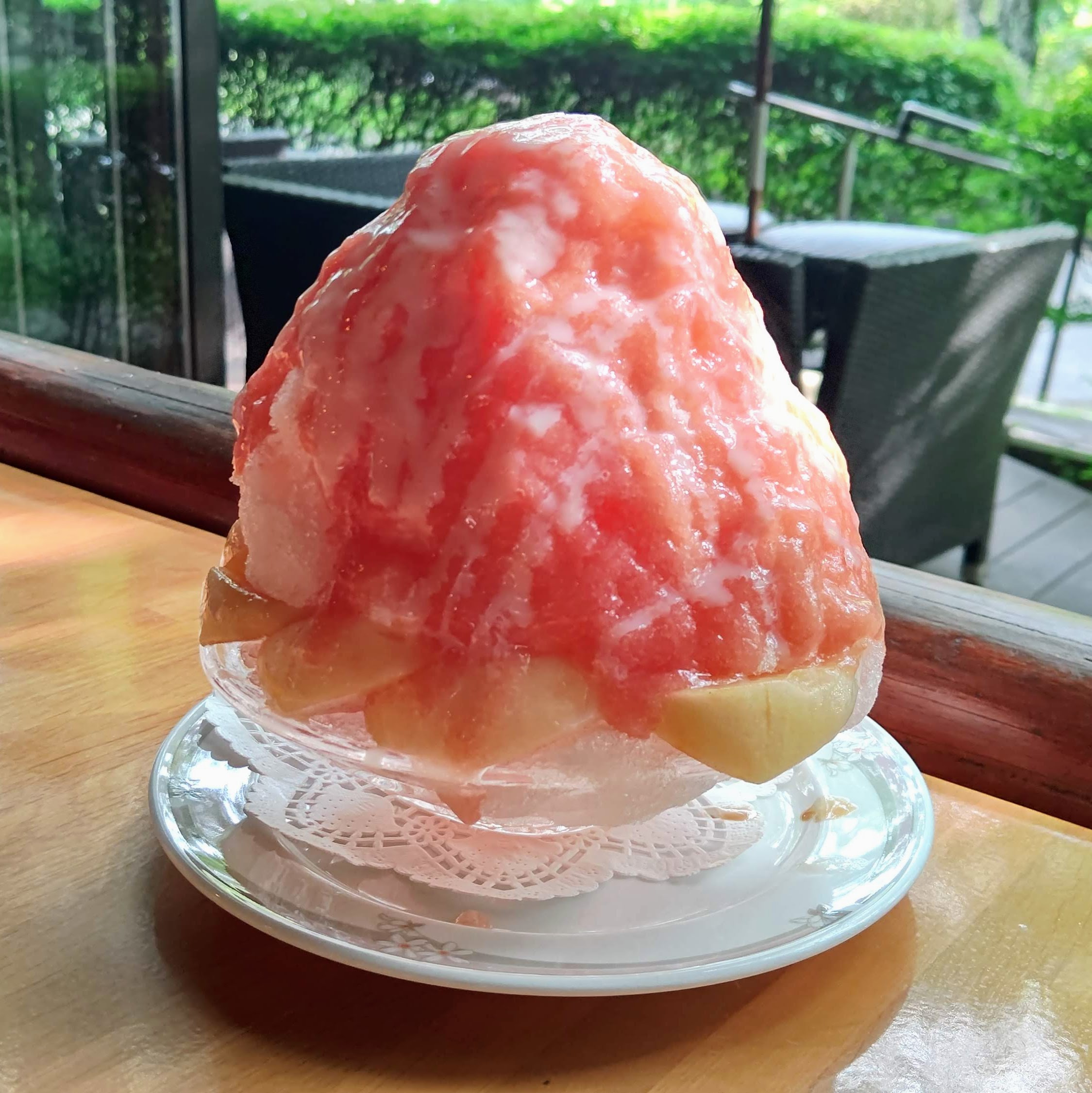 長野県北佐久郡 万平ホテル カフェテラス 涼夏香る桃のかき氷