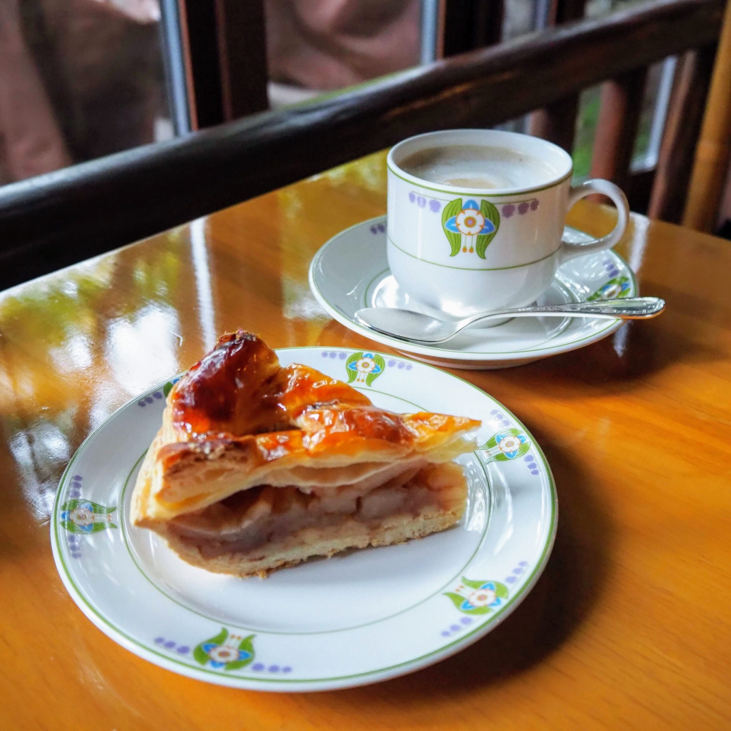 長野県北佐久郡 万平ホテル カフェテラス 伝統のアップルパイ