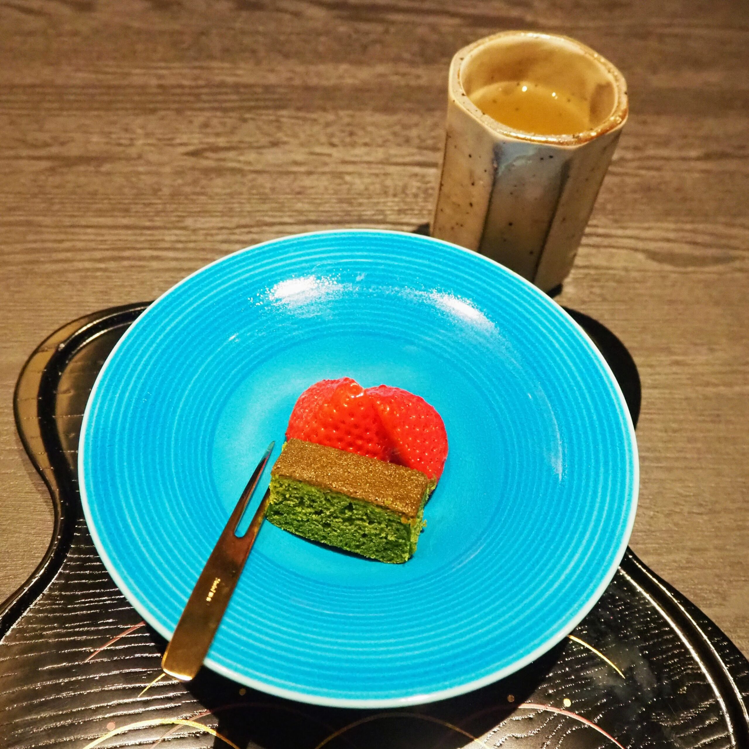 東京都港区 懐石 三田ばさら 別邸 季節懐石コース 甘味 抹茶のフィナンシェとあまおう