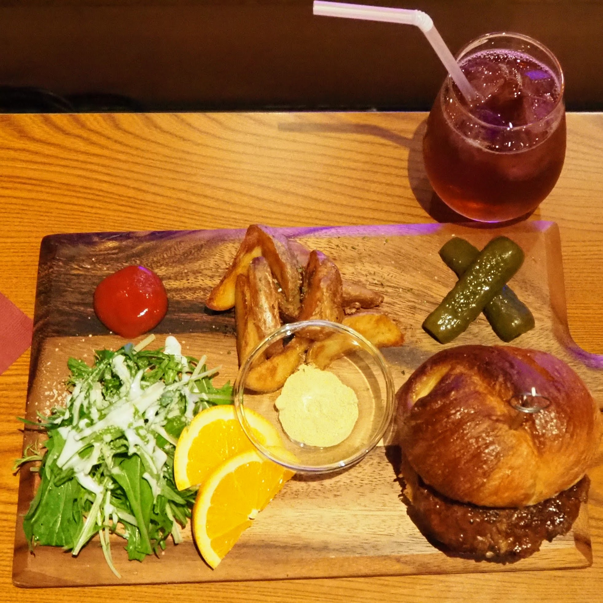 東京都新宿区 神楽坂 THE GREE ハンバーガー＆ドリンク