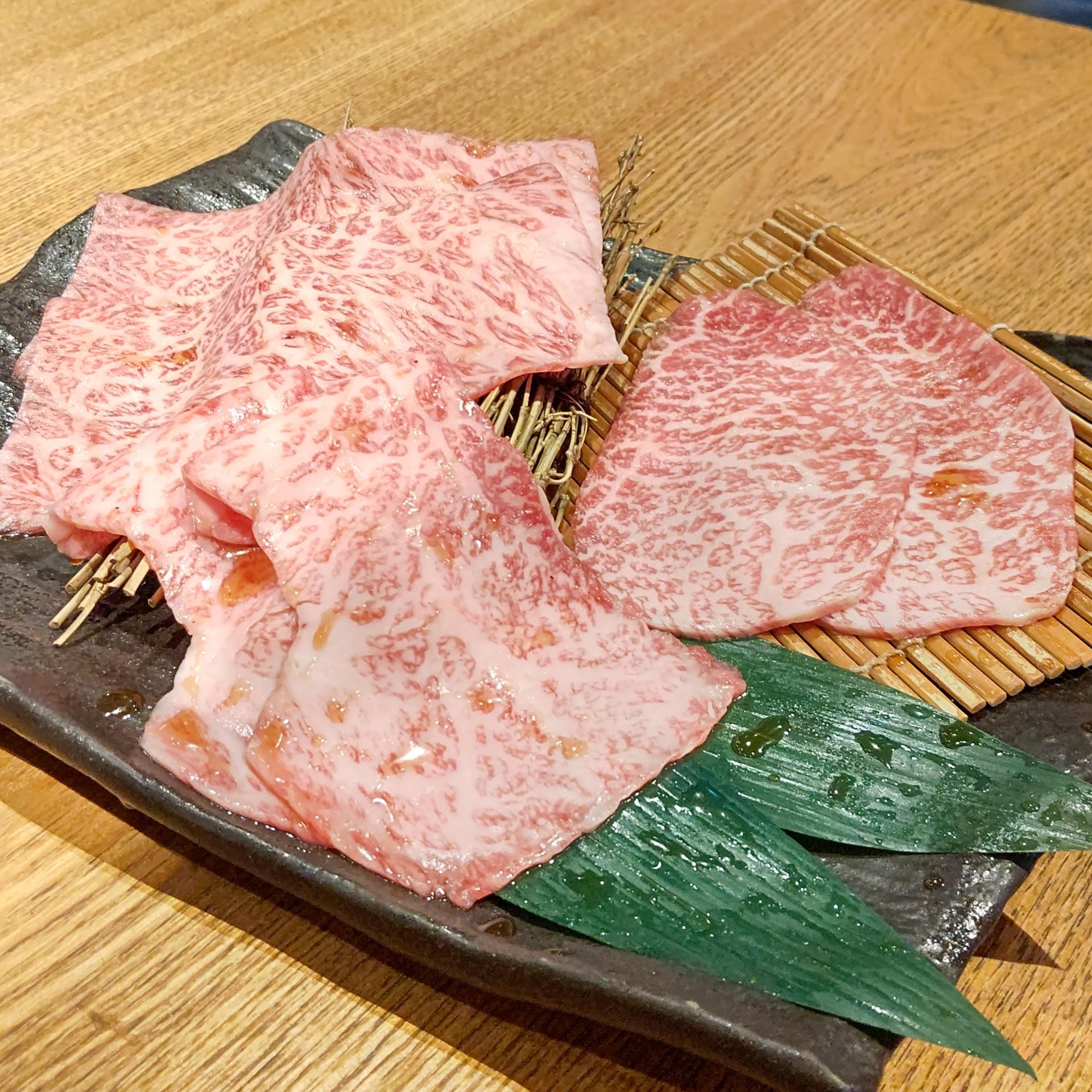 東京都港区 和牛焼肉 牛WAKA丸 新橋本店 肉好き必見!!満足コース タレ肉3種