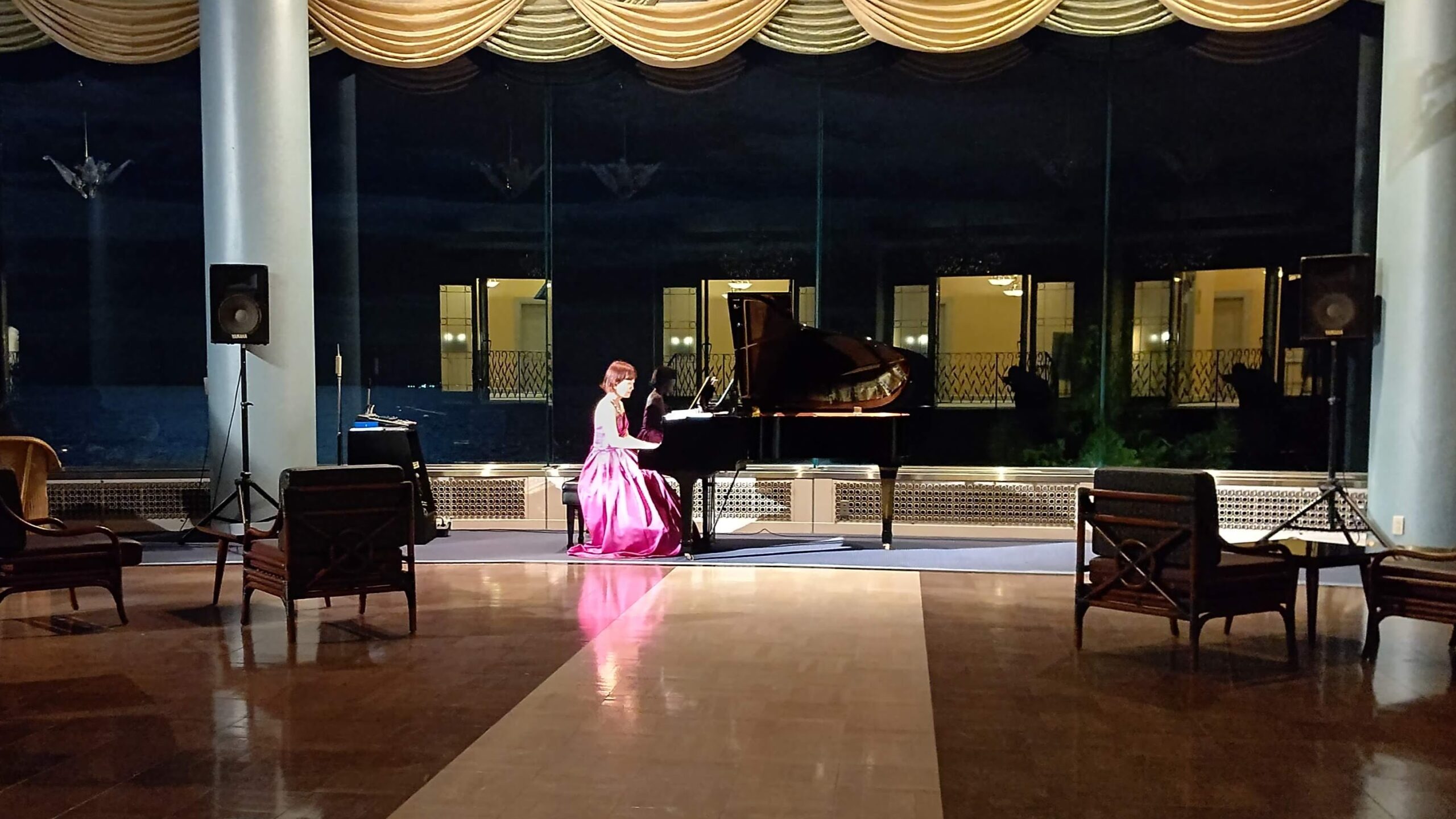 静岡県熱海市 HOTEL ACAO ホテルニューアカオ ロイヤルラウンジ ピアノ演奏