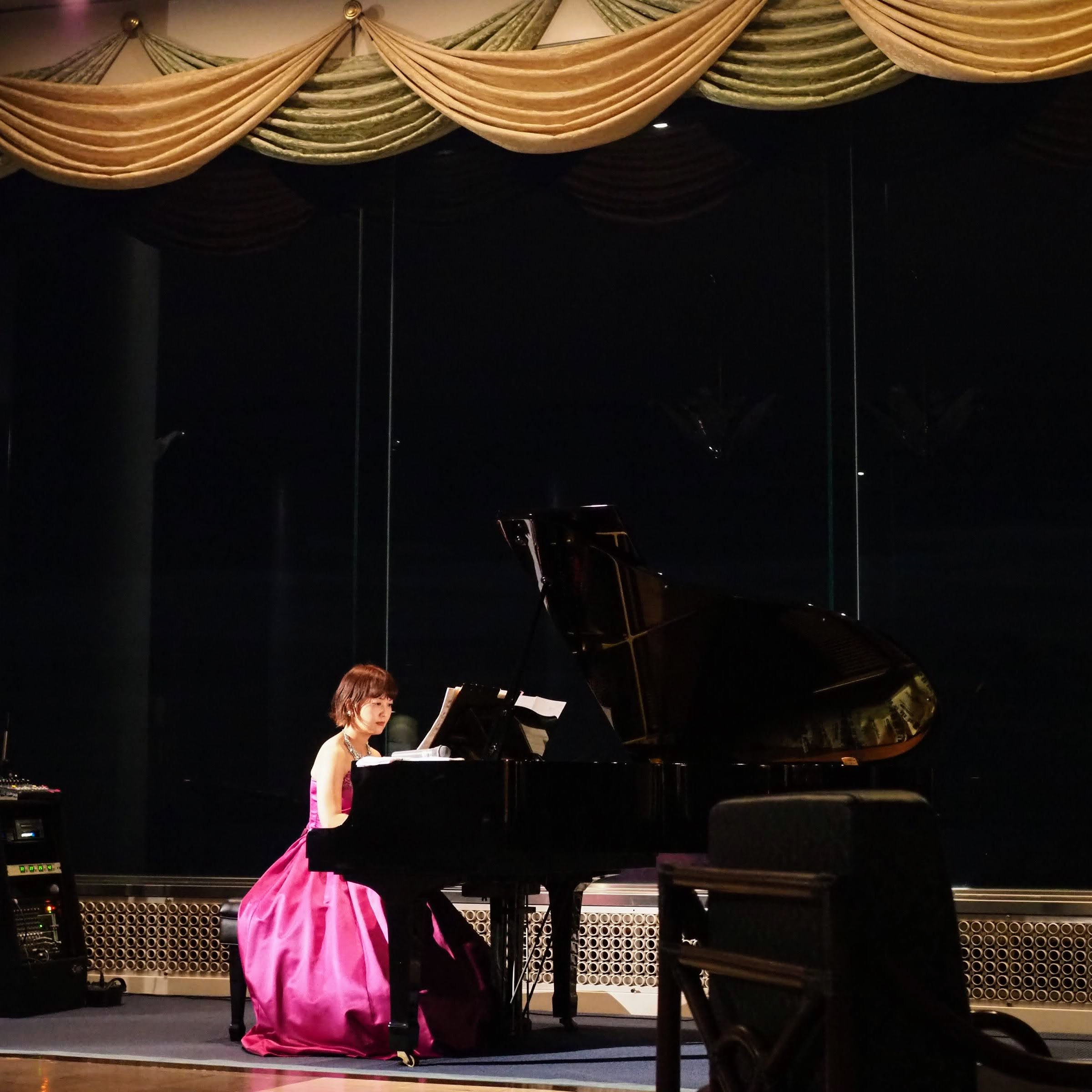 静岡県熱海市 HOTEL ACAO ホテルニューアカオ ロイヤルラウンジ ピアノ演奏