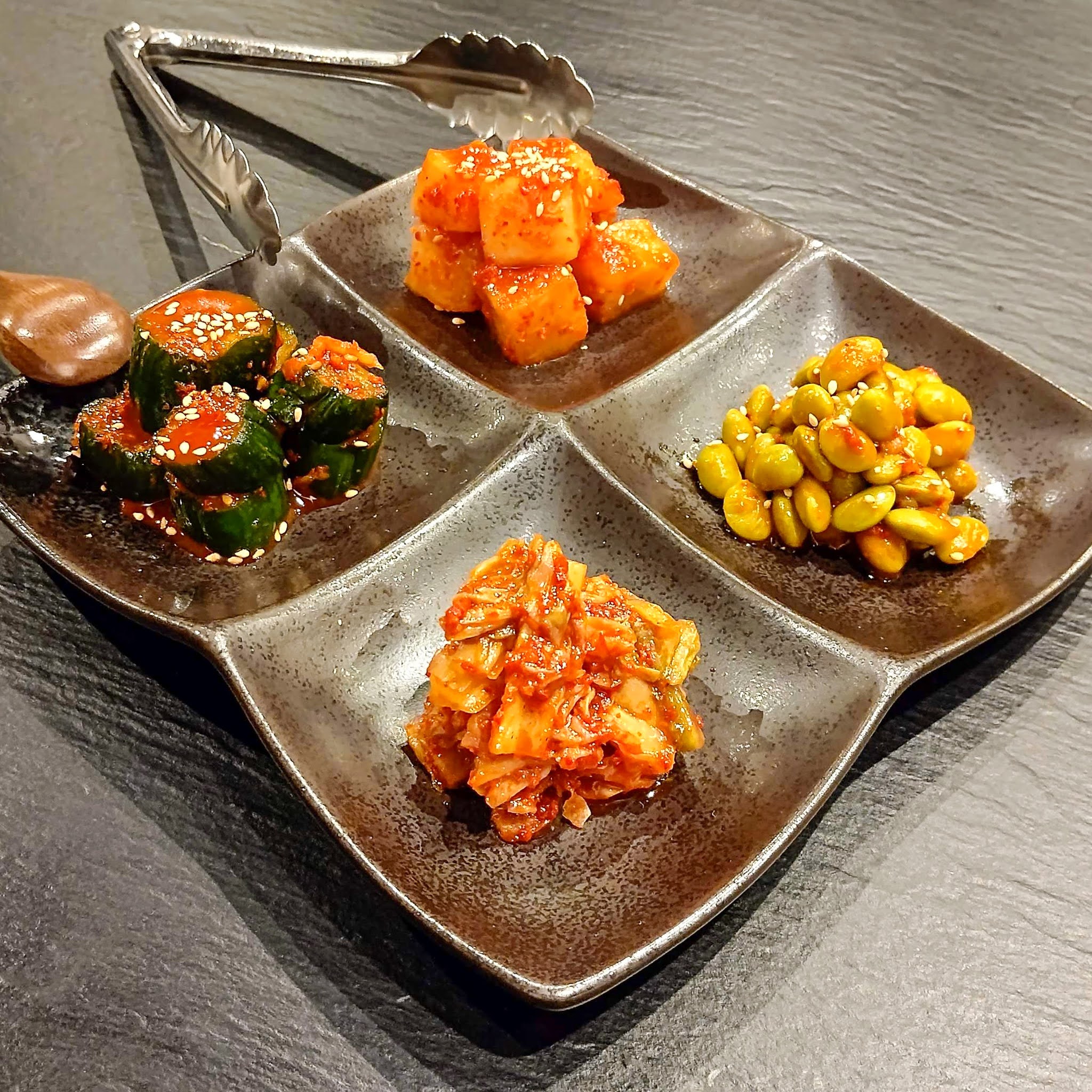 東京都荒川区 韓風肉料理イマサラ 日暮里店 もや鍋コース キムチ盛り合わせ