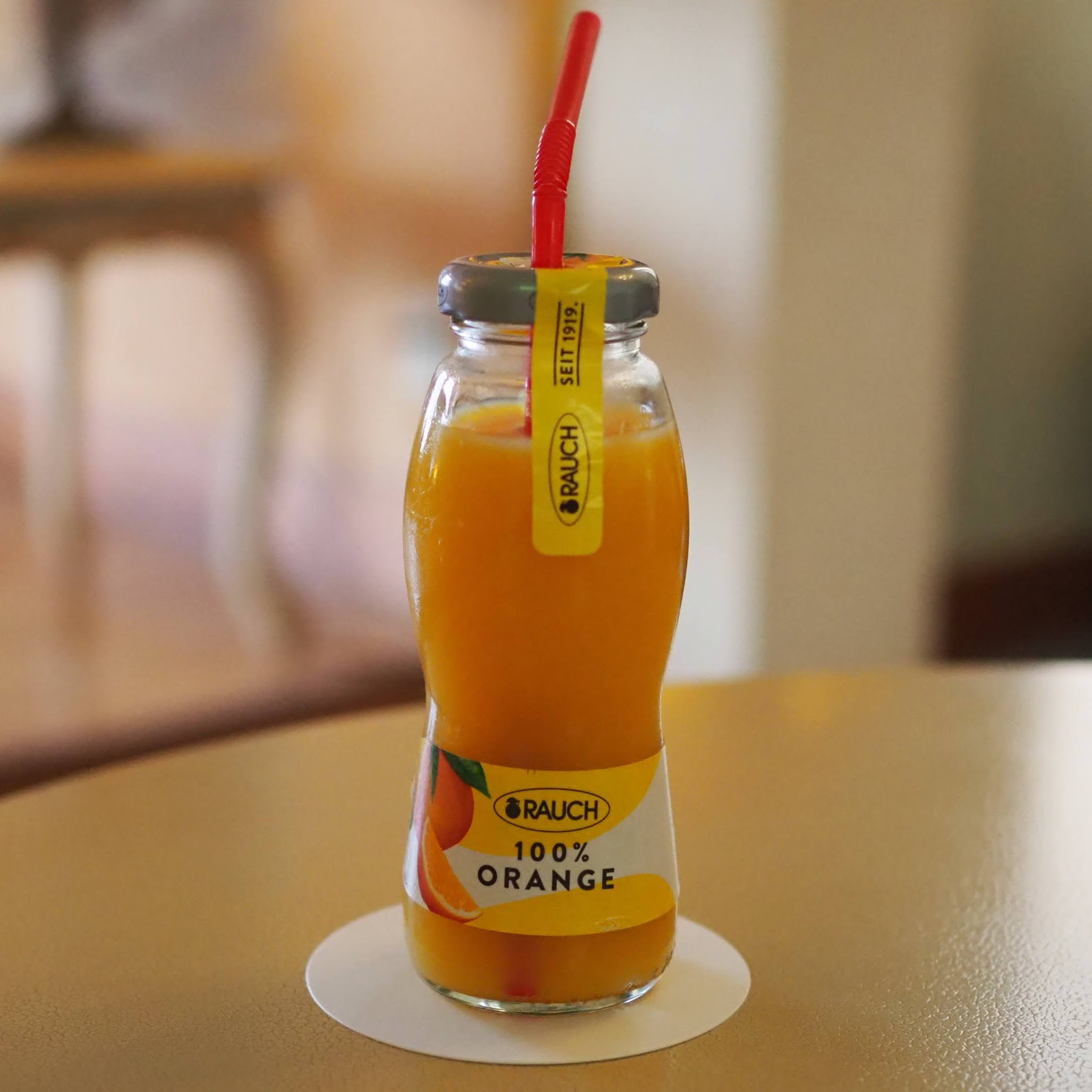 静岡県伊東市 川奈ステンドグラス美術館 ベッラ・ヴィータ カフェ スタイリッシュボトル オレンジジュース