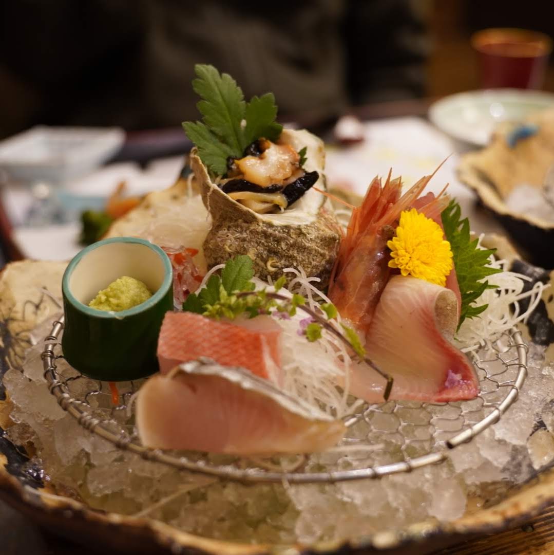 静岡県賀茂郡 稲取東海ホテル湯苑 夕食 お造り 新鮮六種氷盛り、あしらい一式