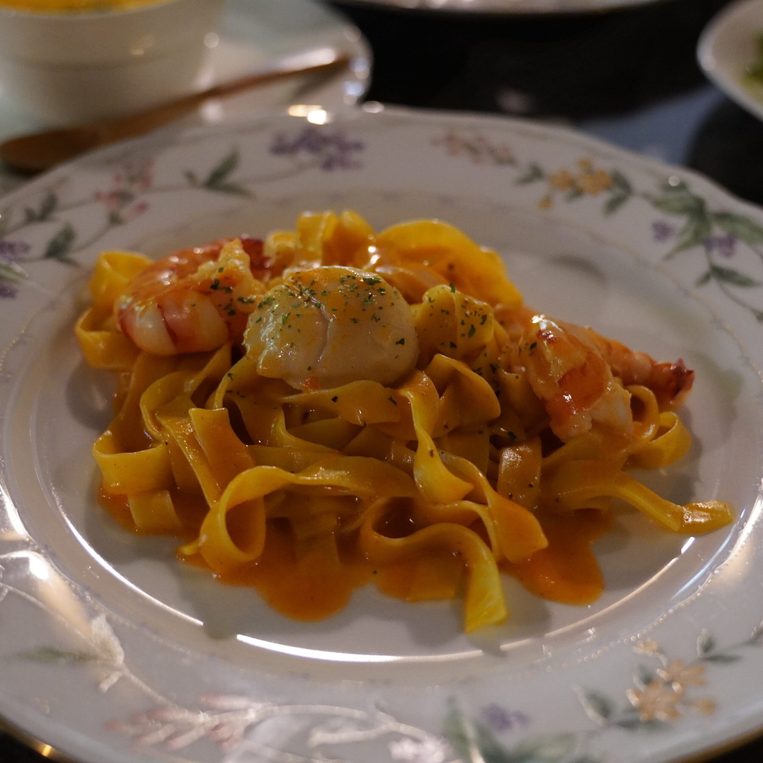 長野県北佐久郡 旧軽井沢 Cafe 涼の音 海老とホタテのアメリケーヌソースパスタ