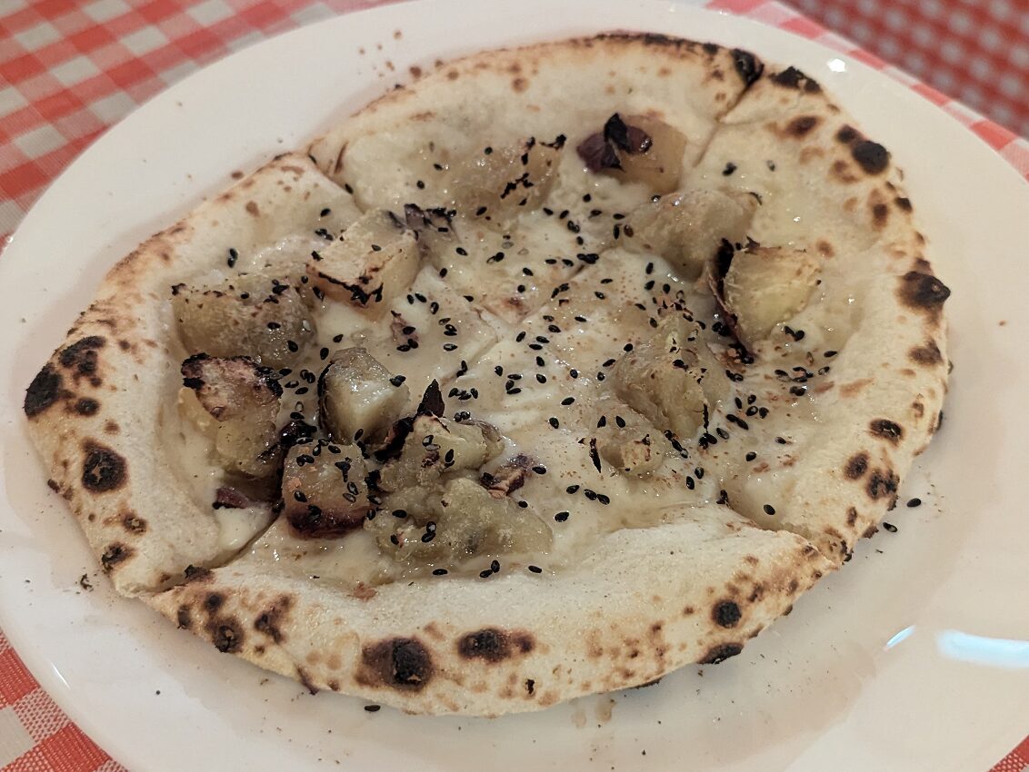 ドライブスルーピッツァ ウッドベイカーズ 焼き芋のスイーツピッツァ