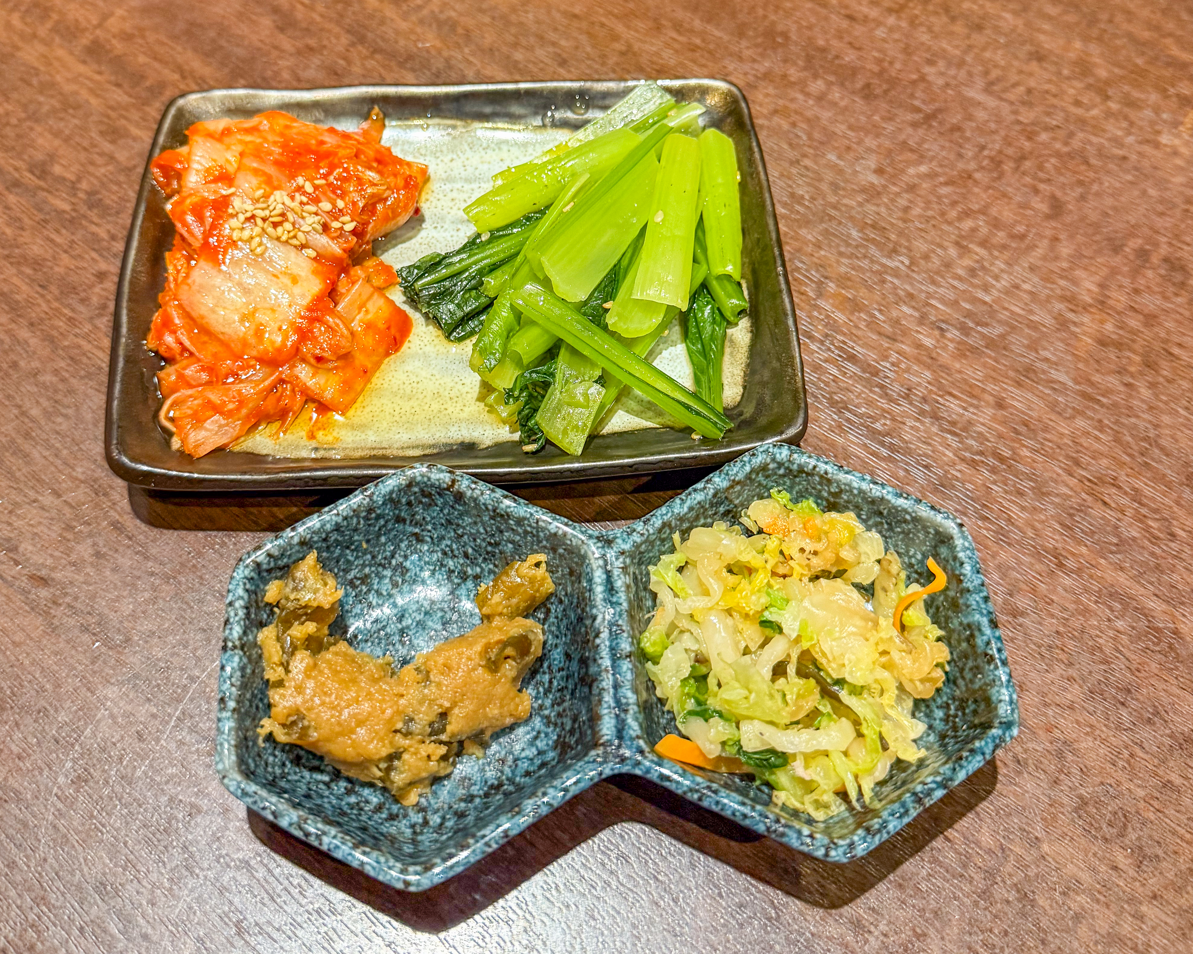 RAKUGAKI GRILL ラクガキグリル 極み食べ放題コース キムチとナムルの盛り合わせ