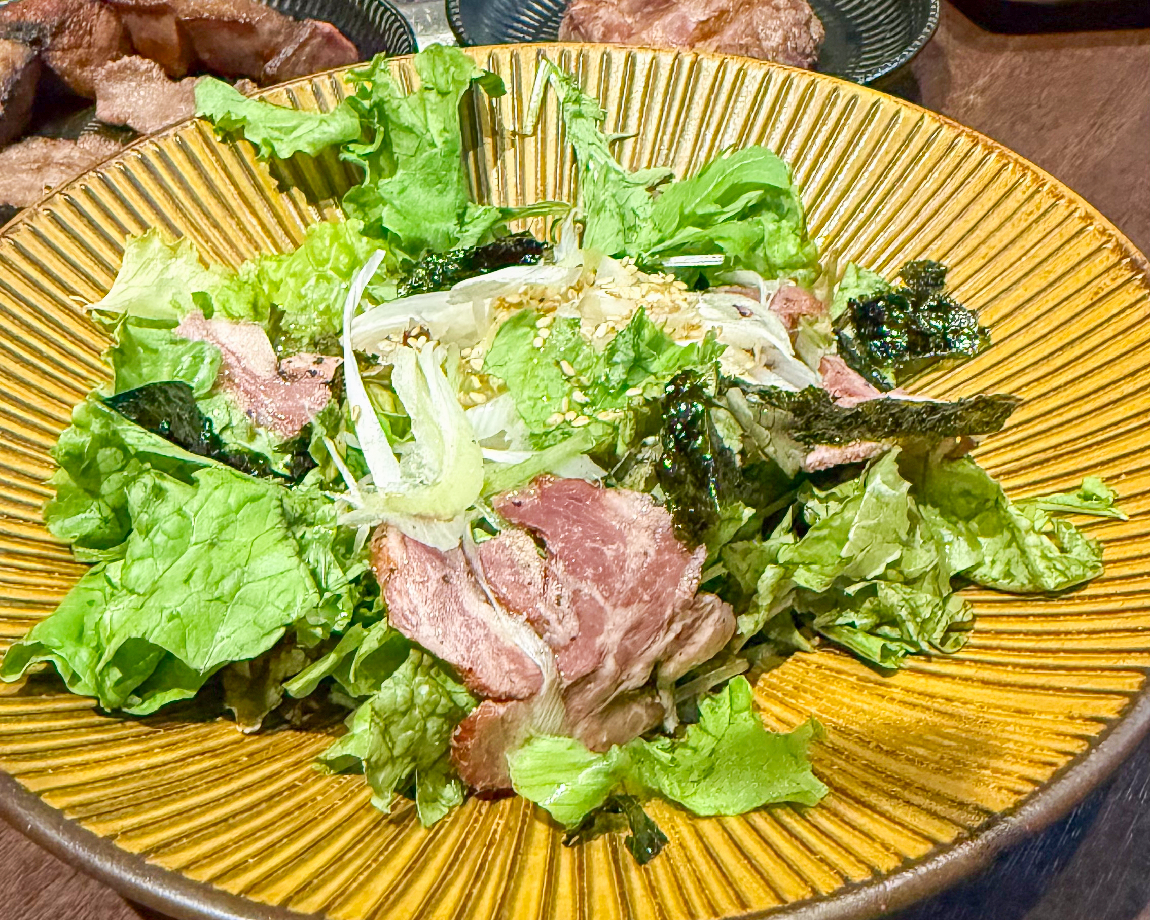 RAKUGAKI GRILL ラクガキグリル 極み食べ放題コース 生タンチェレギサラダ