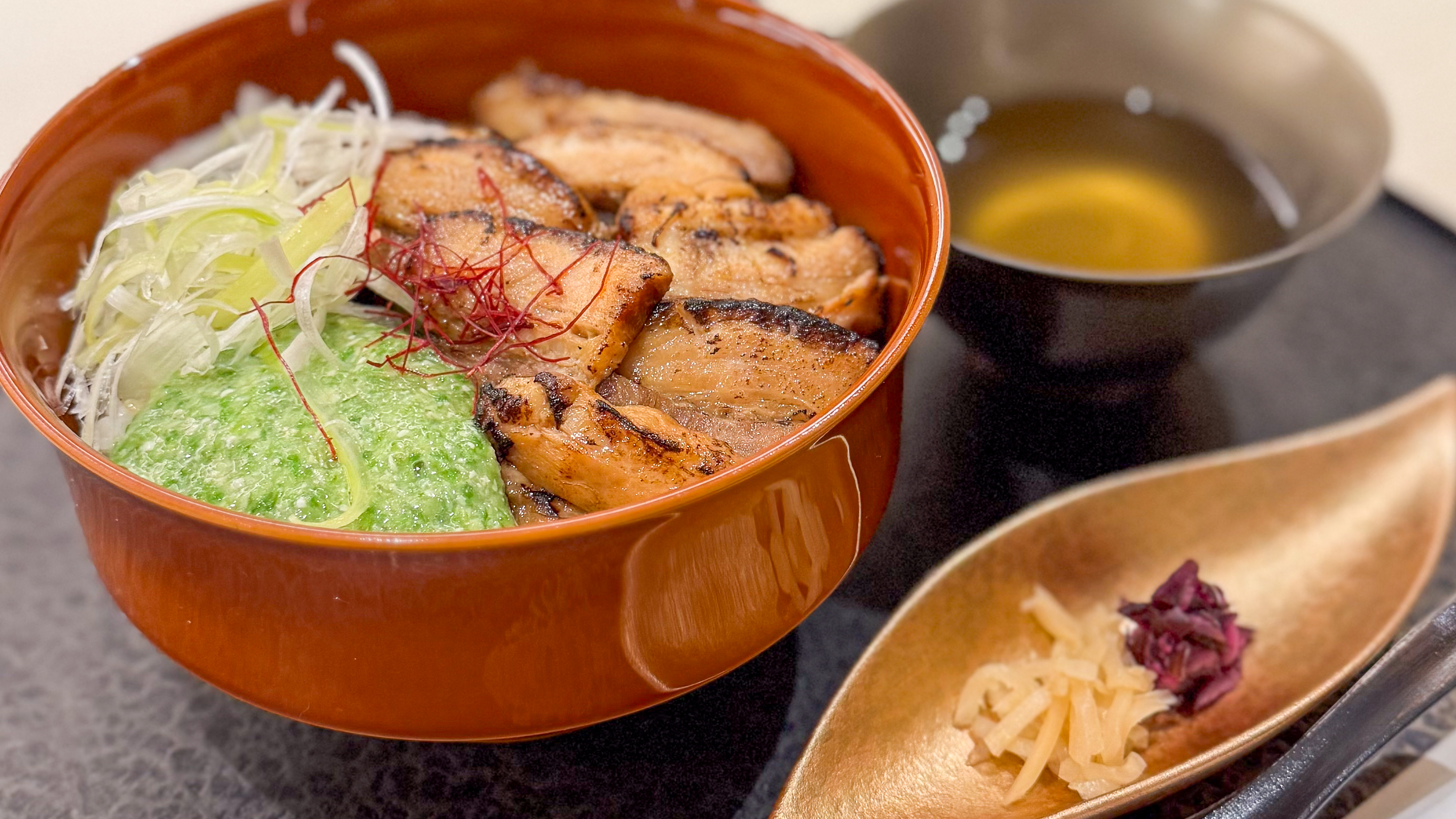 京料理 三門 炙り黒豚の角煮丼