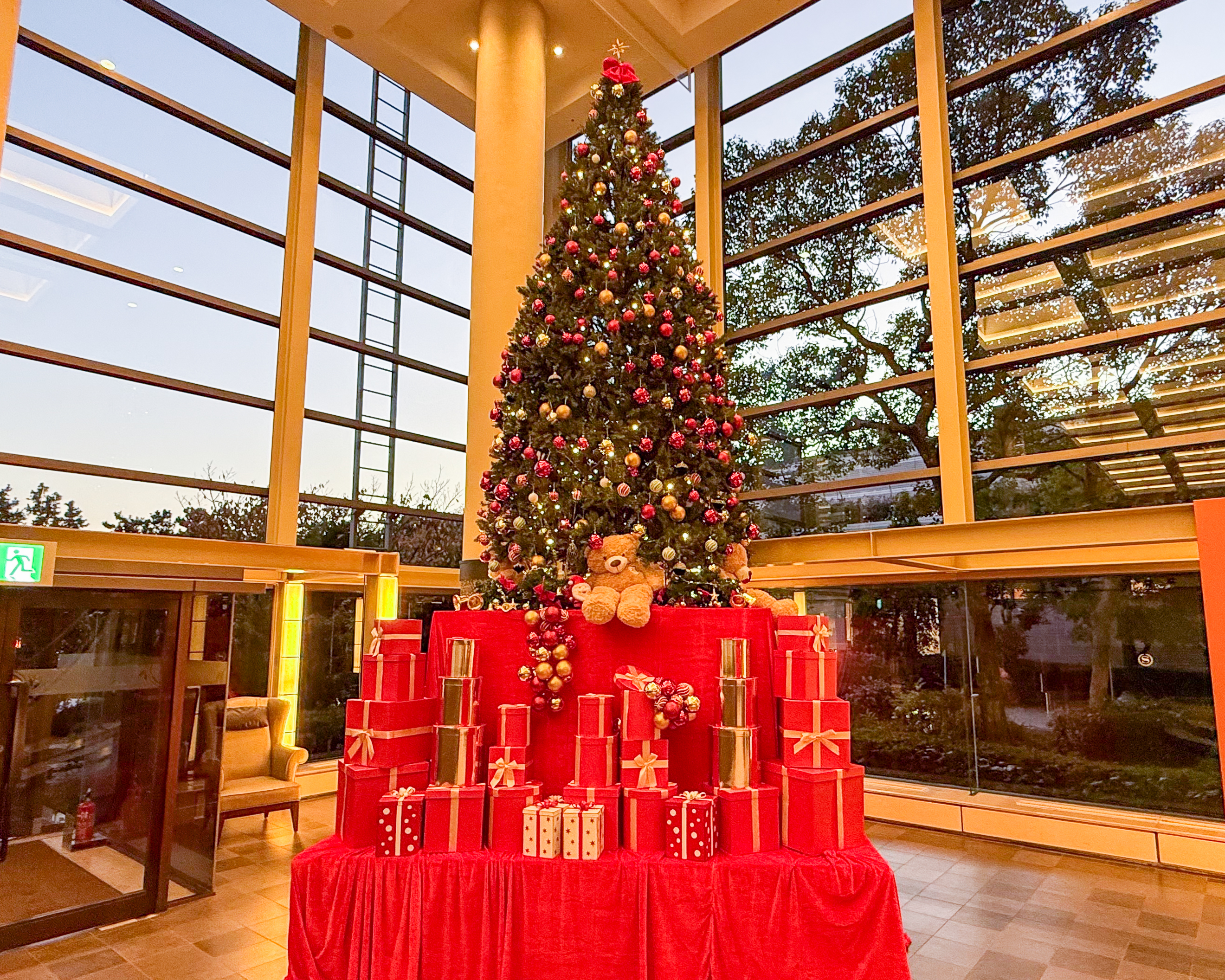 シェラトン・グランデ・トーキョーベイ・ホテル グランカフェ クリスマスツリー 2025