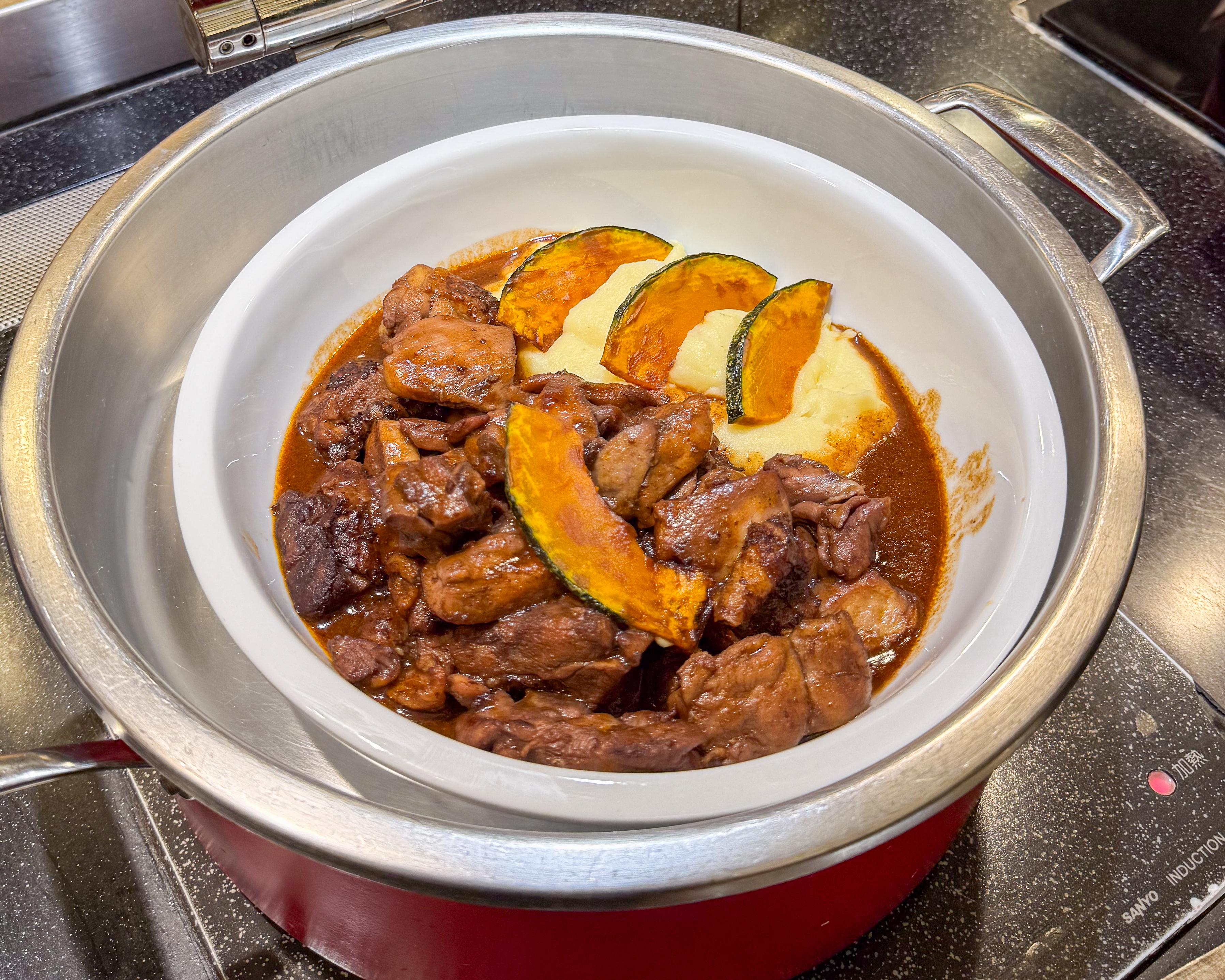 シェラトン・グランデ・トーキョーベイ・ホテル グランカフェ クリスマスブッフェ 2025 コックオーヴァン