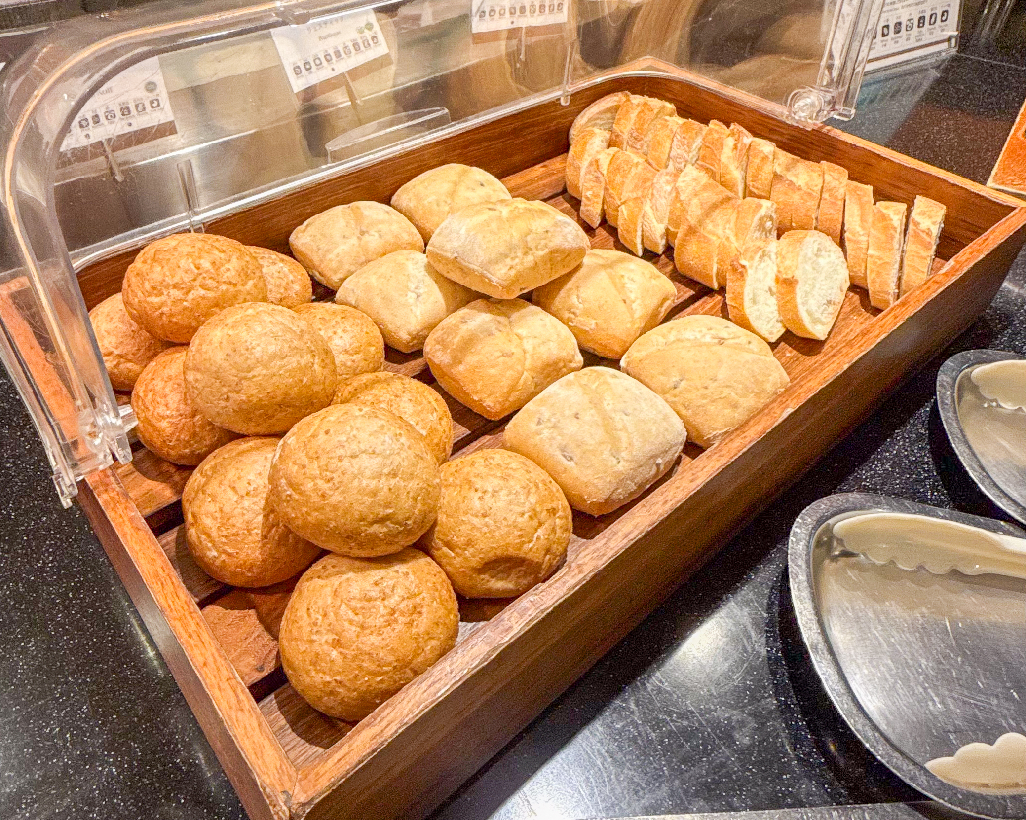 シェラトン・グランデ・トーキョーベイ・ホテル グランカフェ パン