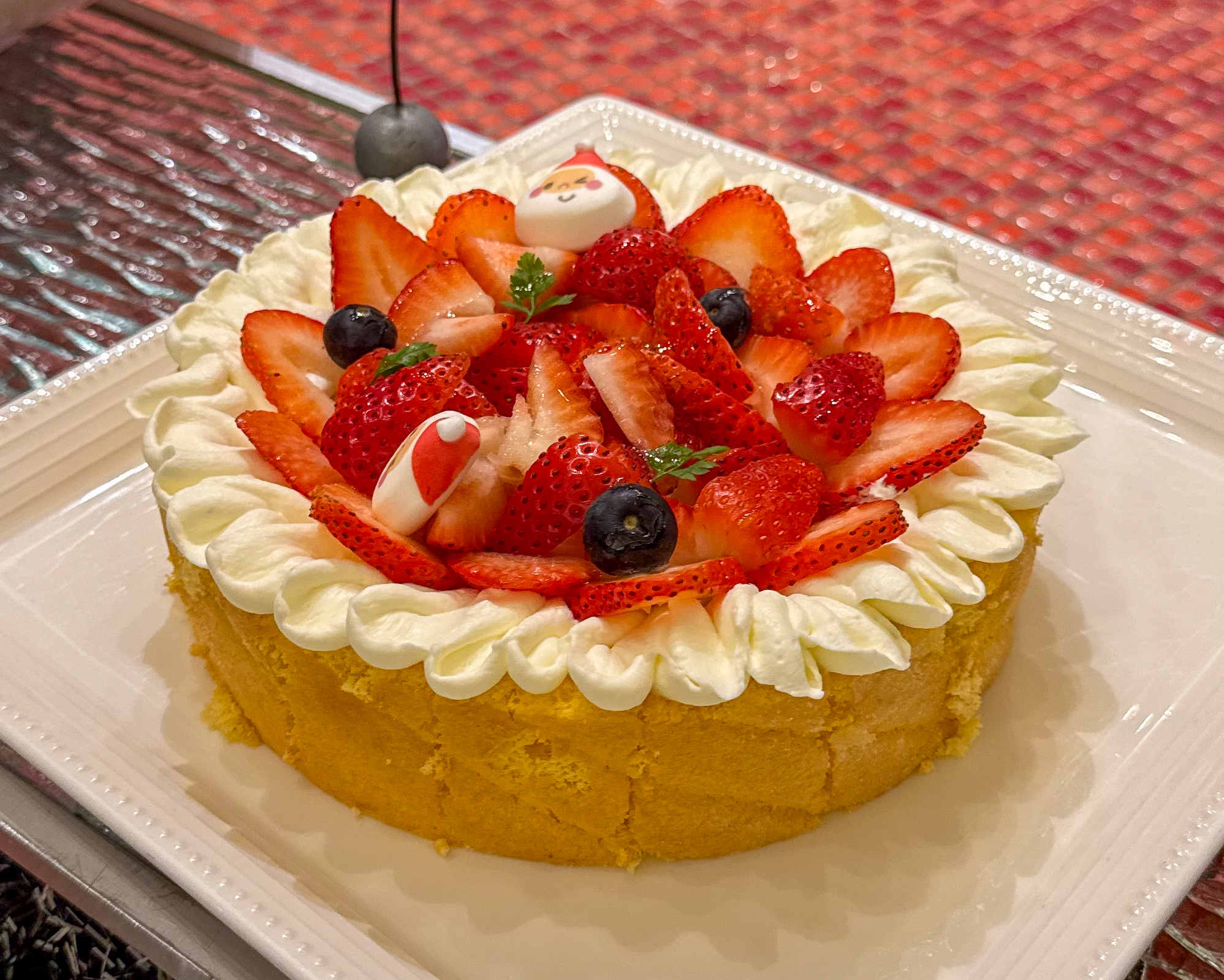 シェラトン・グランデ・トーキョーベイ・ホテル グランカフェ クリスマスブッフェ 2025 苺のシャルロット