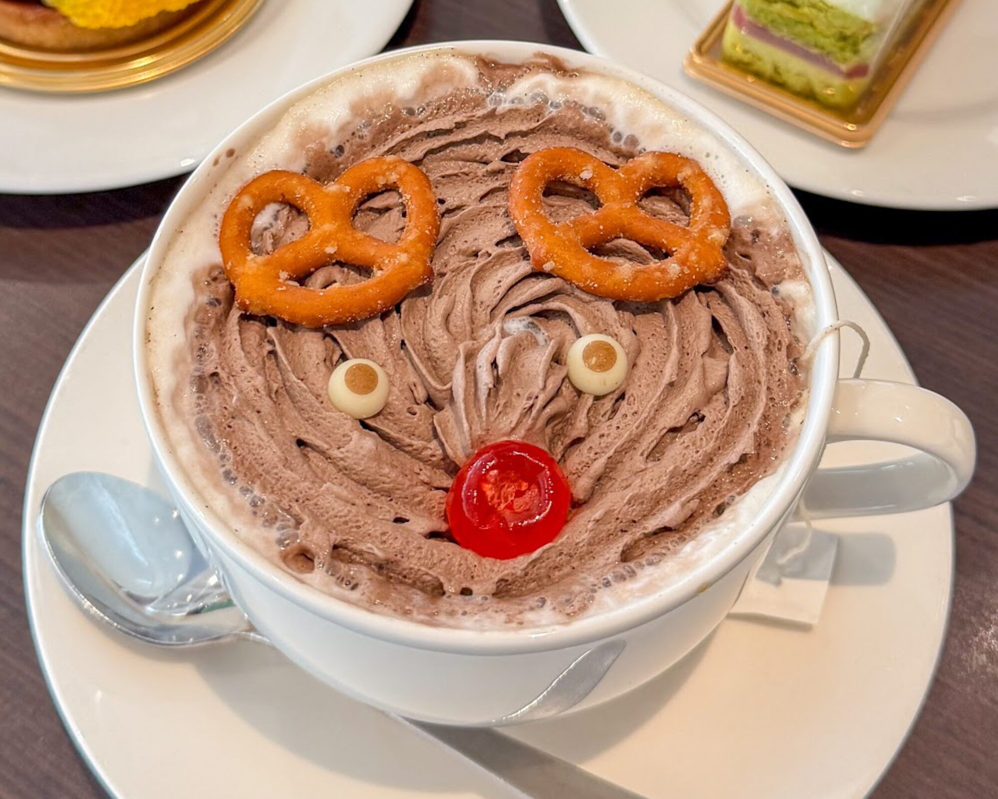 シェラトン・グランデ・トーキョーベイ・ホテル カフェ トスティーナ 季節のドリンク チョコレートティーラテ 12月