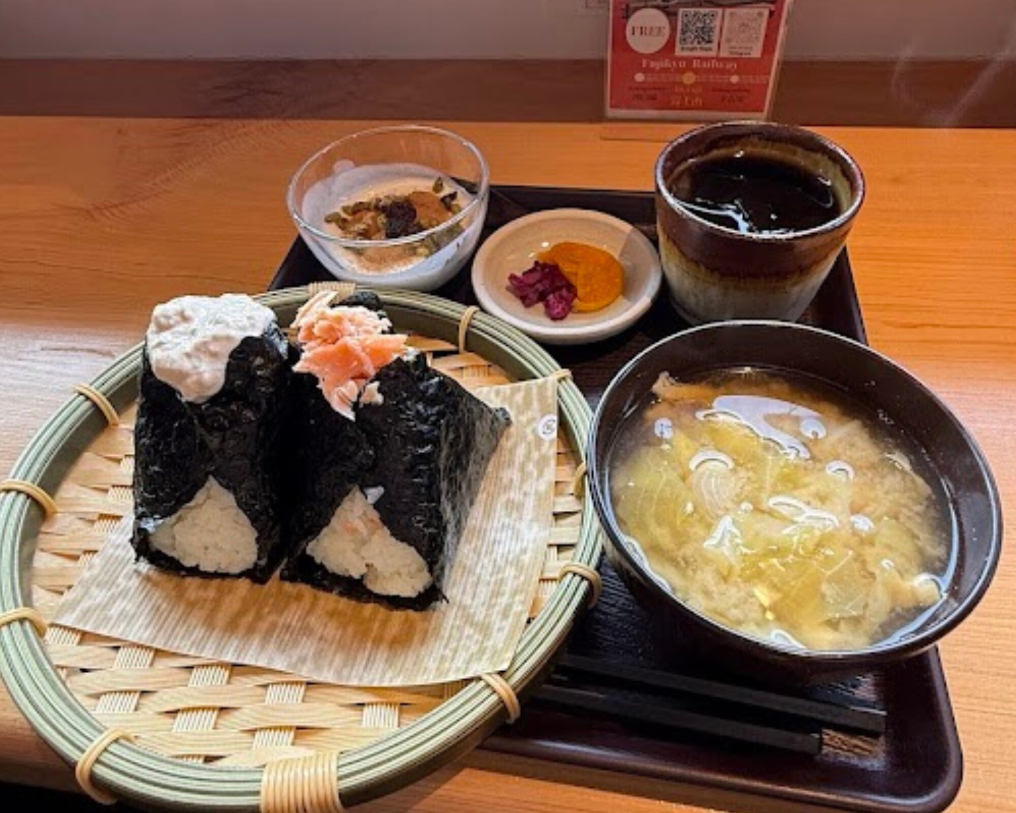 富士吉田金精軒 富士茶庵 喫茶スペース おにぎり御膳 焼鮭＋ツナマヨ