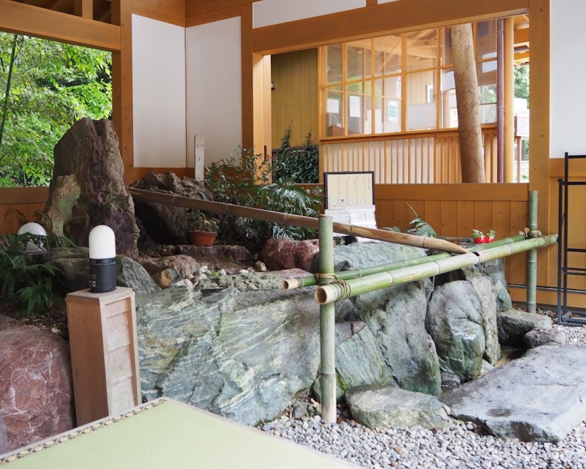 神明神社 石神さん 手水舎