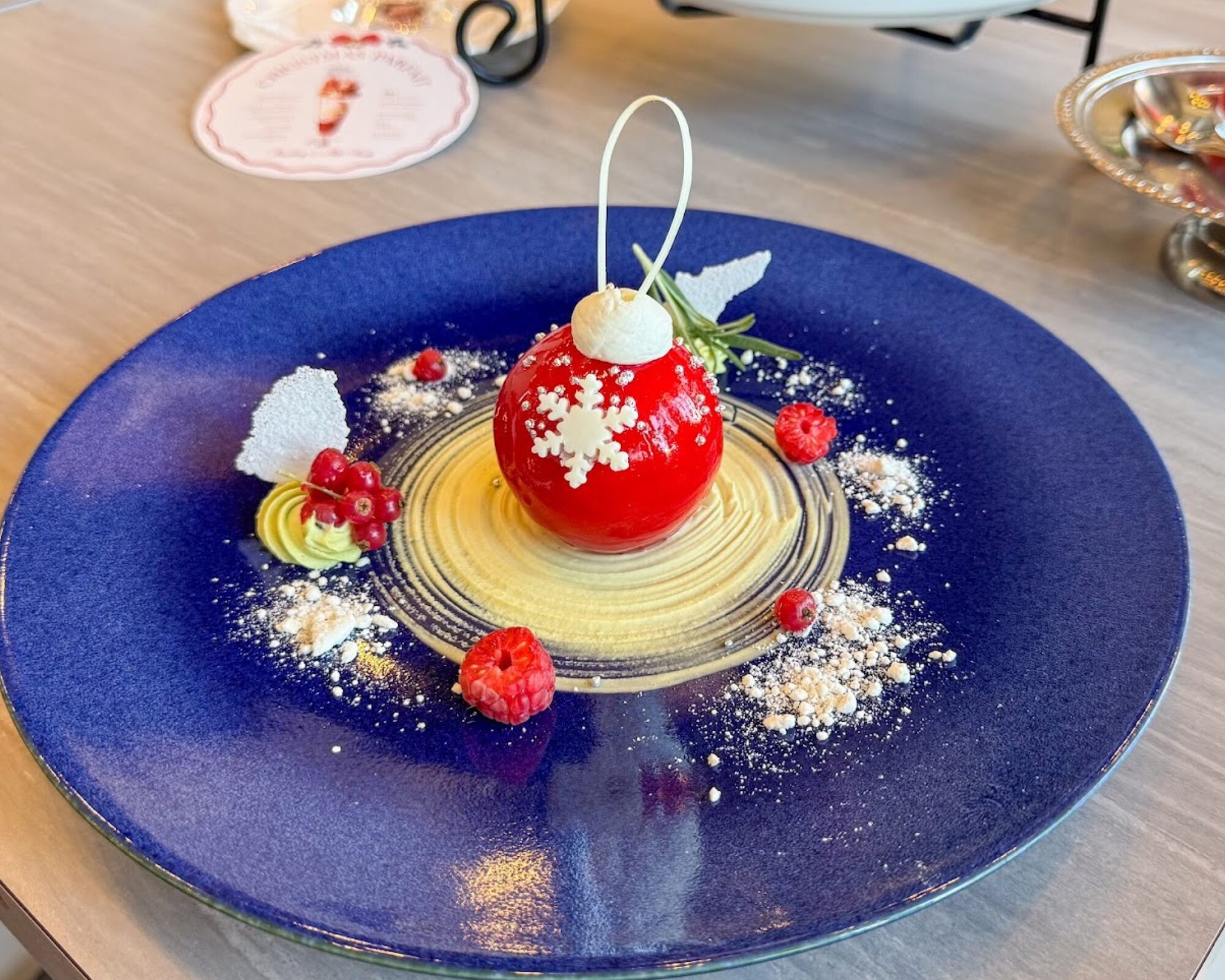 大宮璃宮 四季庭 クリスマスオーナメントに見立てたベリーのムース