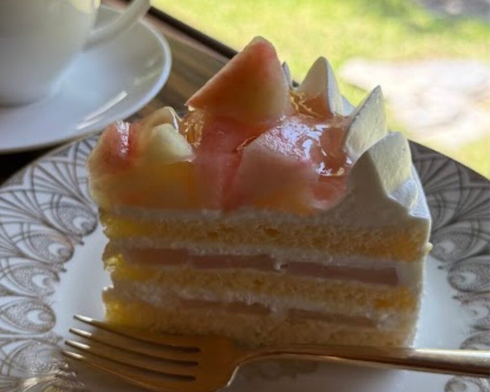 カフェ キャラメルママ 桃のショートケーキ