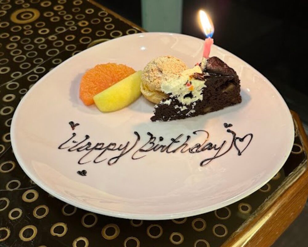 シェラトン・グランデ・トーキョーベイ・ホテル グランカフェ 誕生日プレート