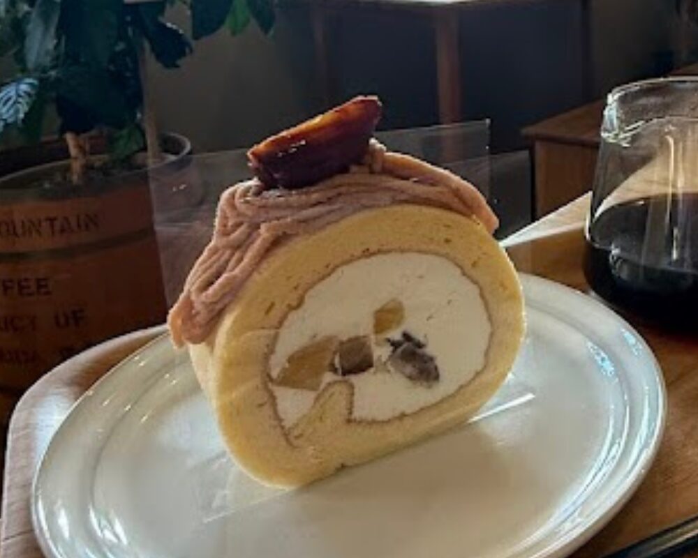 なかむら珈琲 船江本店 モンブランのロールケーキ