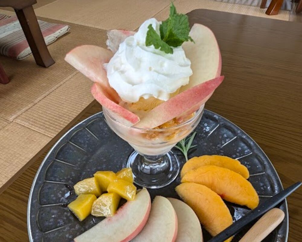 茶房あらい 季節のフルーツミニパフェ 桃