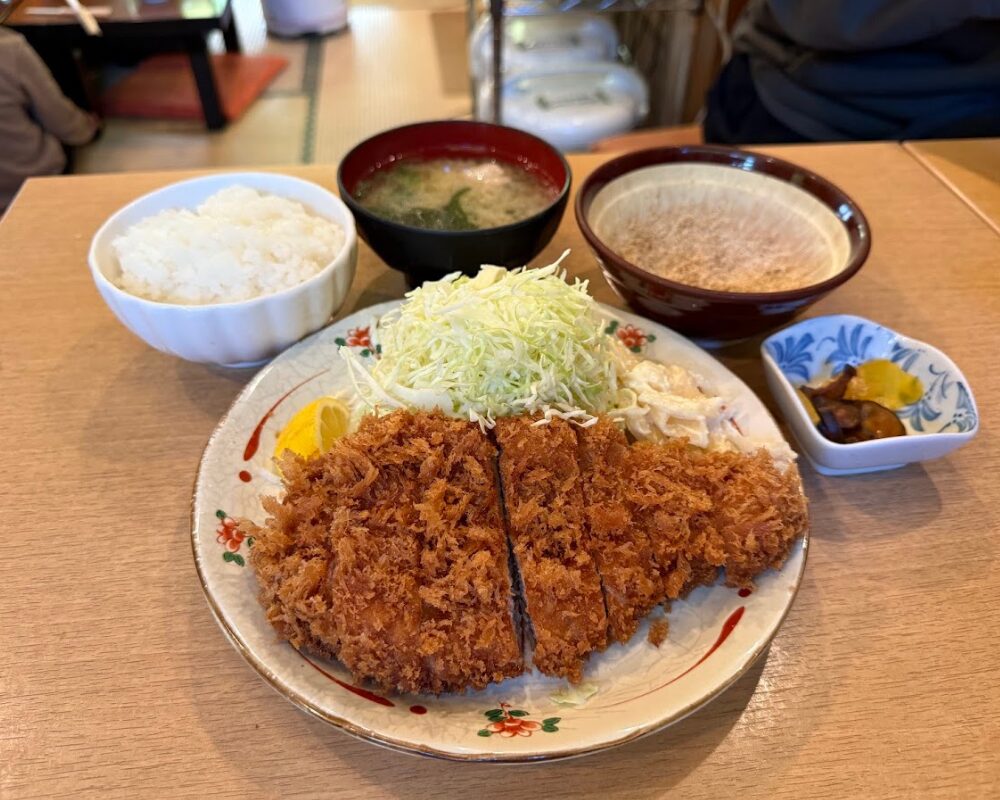 とんかつ林や ロースかつ定食