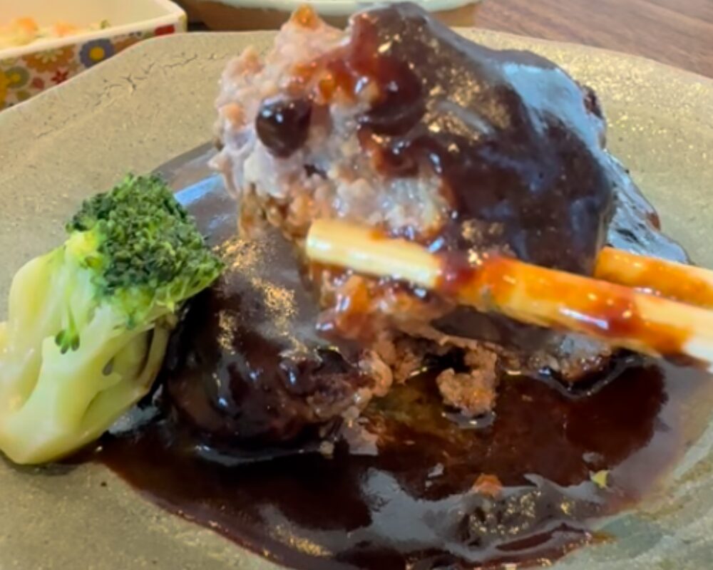 まるかふぇ デミグラ ハンバーグ