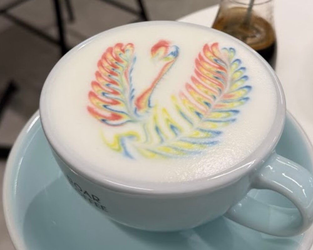 ROAR COFFEE 銀座7丁目店 レインボーラテ 白