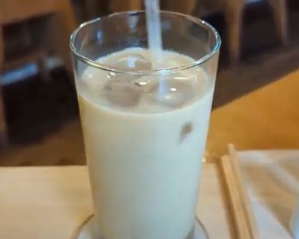 Bakery & Cafe ANTON マサラチャイ