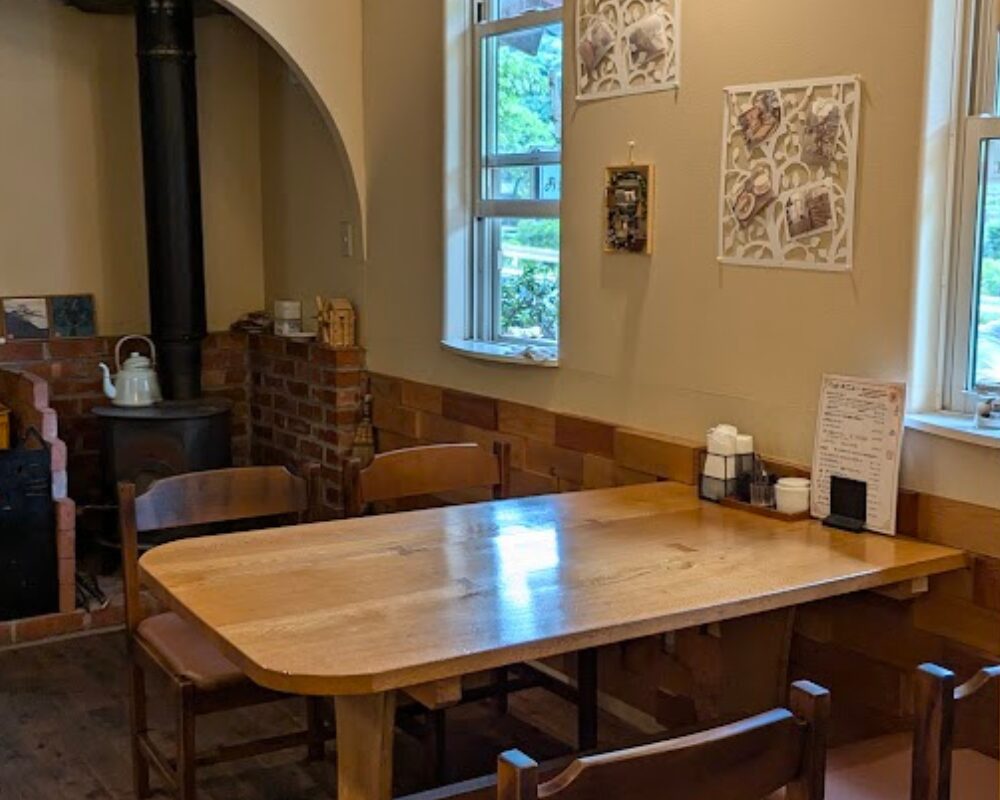 Bakery & Cafe ANTON カフェスペース イートイン