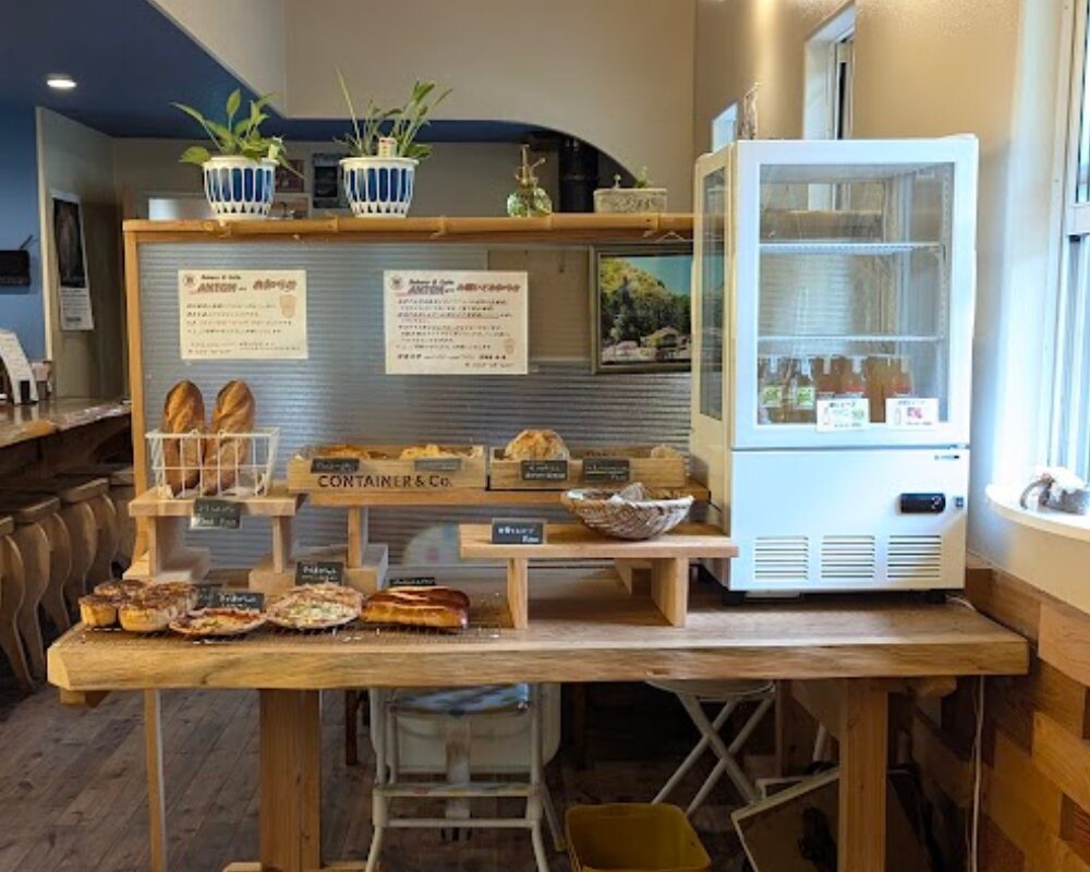Bakery & Cafe ANTON パン売り場