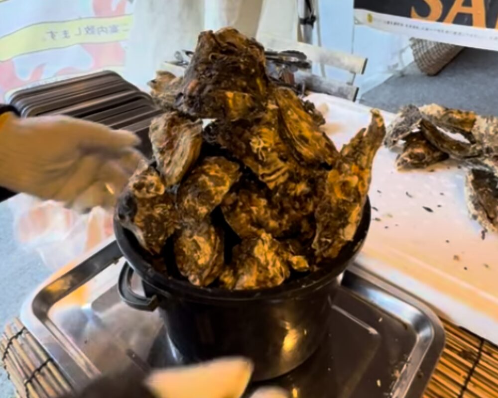出張カキ小屋 牡蠣奉行 in イオンモール与野 バケツ盛りチャレンジ