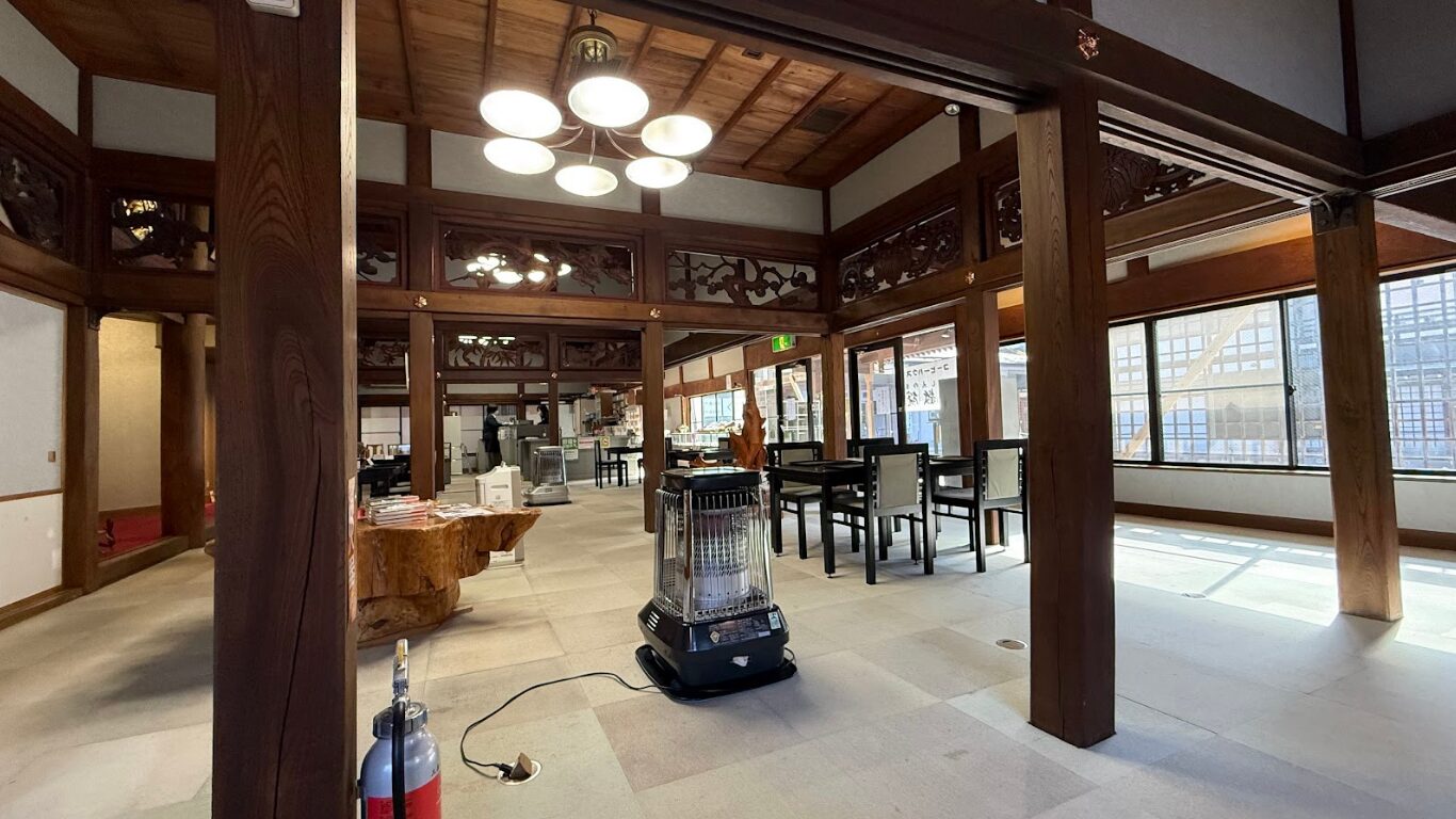 三峯神社 コーヒーハウス 小教院