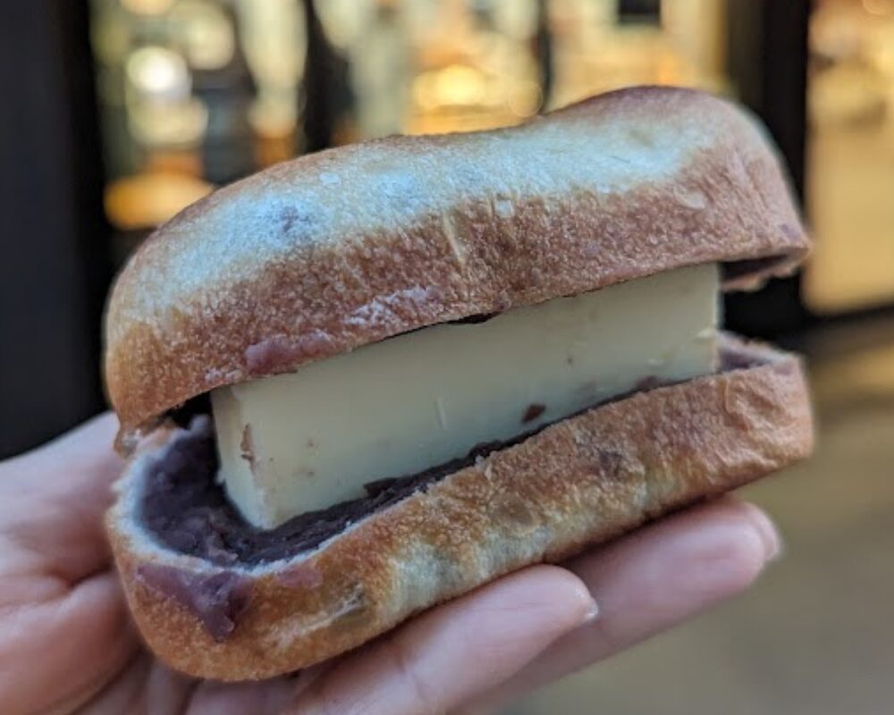 パン工房 ブンブンPlus ミナカ小田原店 切腹ちょうちんあんぱん