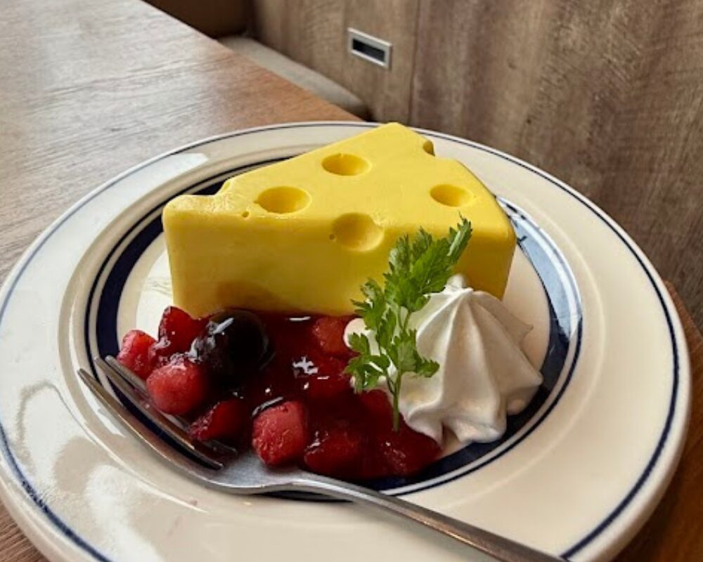 たまごのきもち。新宿東口駅前店 チーズ屋さんの穴あきチーズケーキ