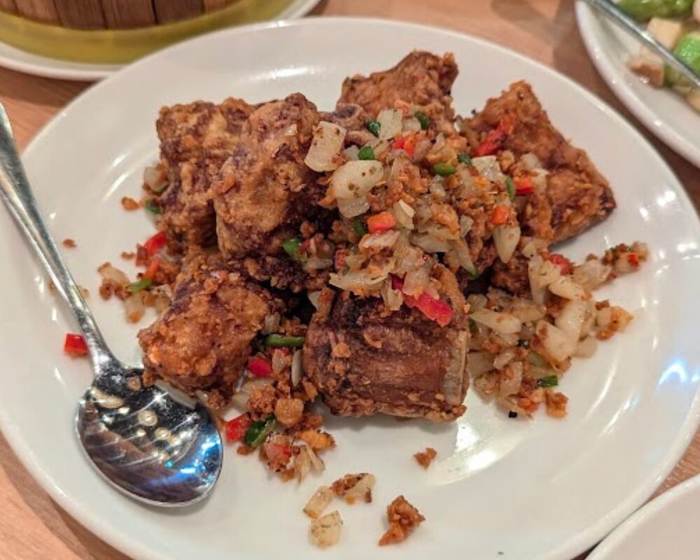 粤港美食 上野店 にんにくスペアリブ揚げ