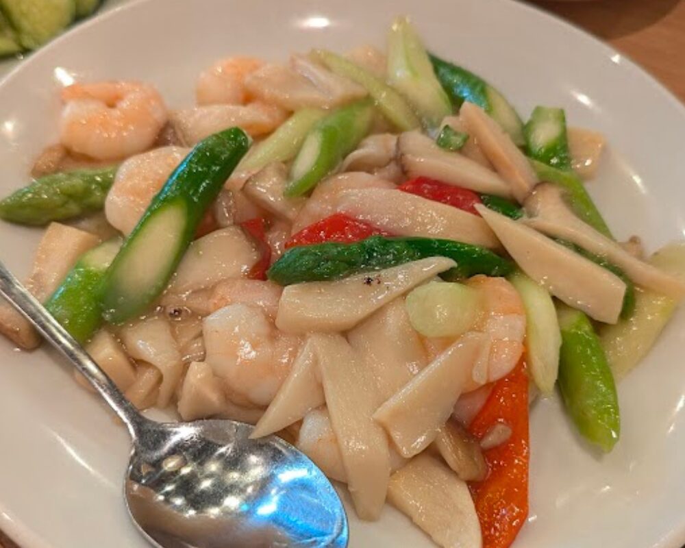 粤港美食 上野店 海老とアスパラ炒め