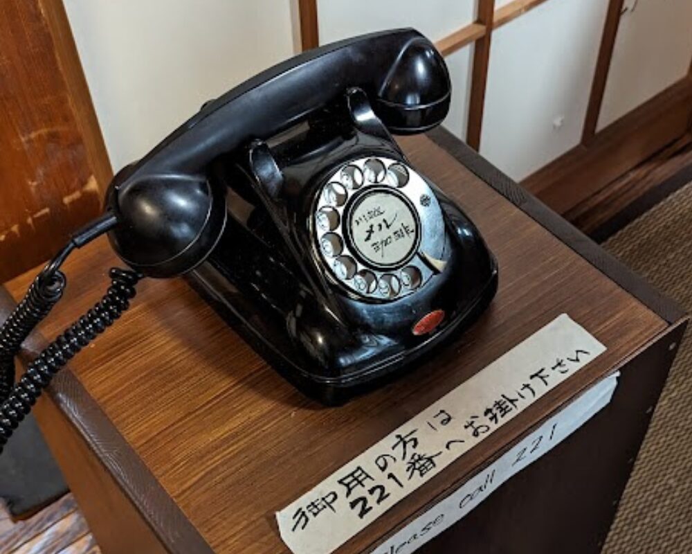 川越メル珈琲 黒電話