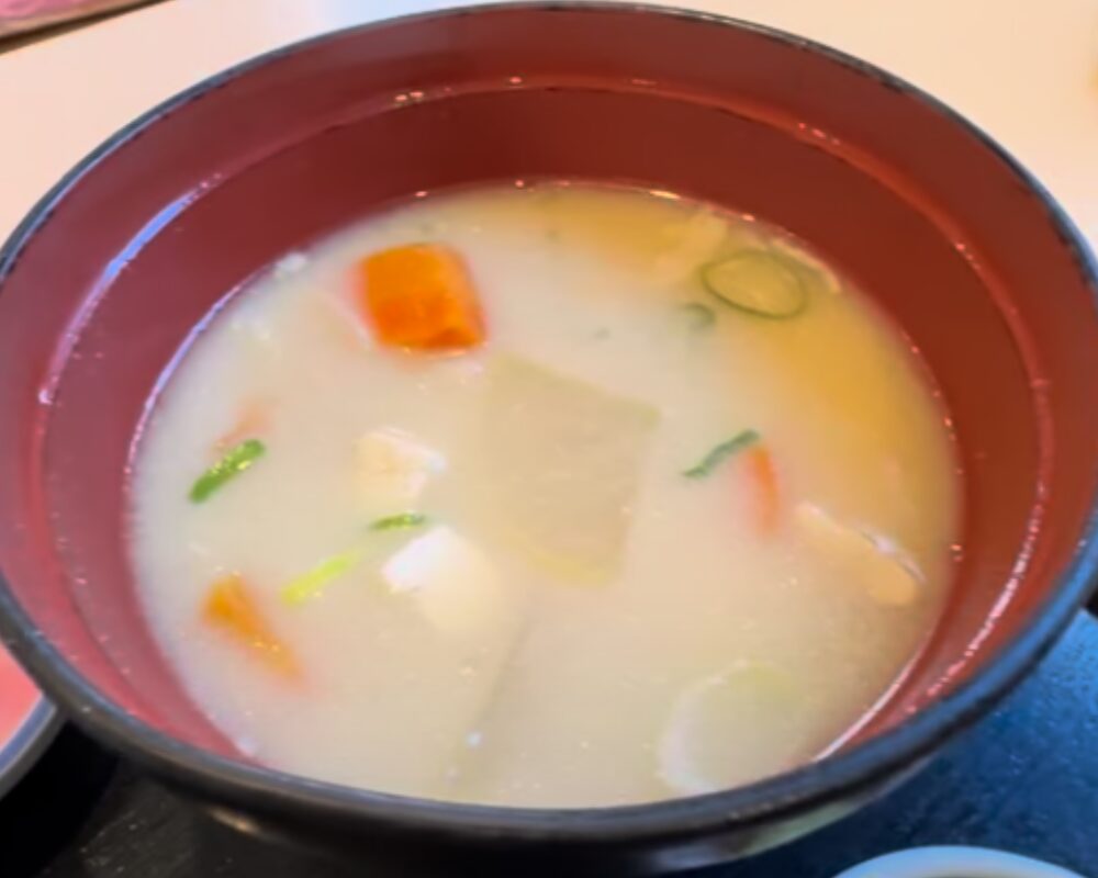 わがまま丼の店 花いち デラックスわがまま丼 今日の汁もの
