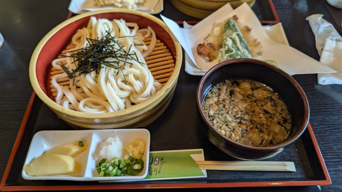 うどん専科 麦の香り 肉汁たらいうどん