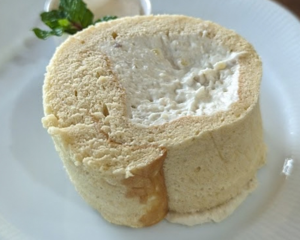 コーヒー財津 栗のロールケーキ