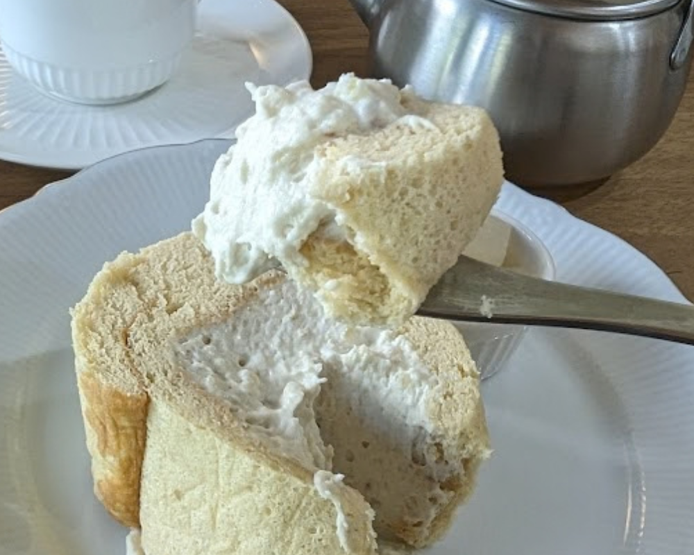 コーヒー財津 栗のロールケーキ