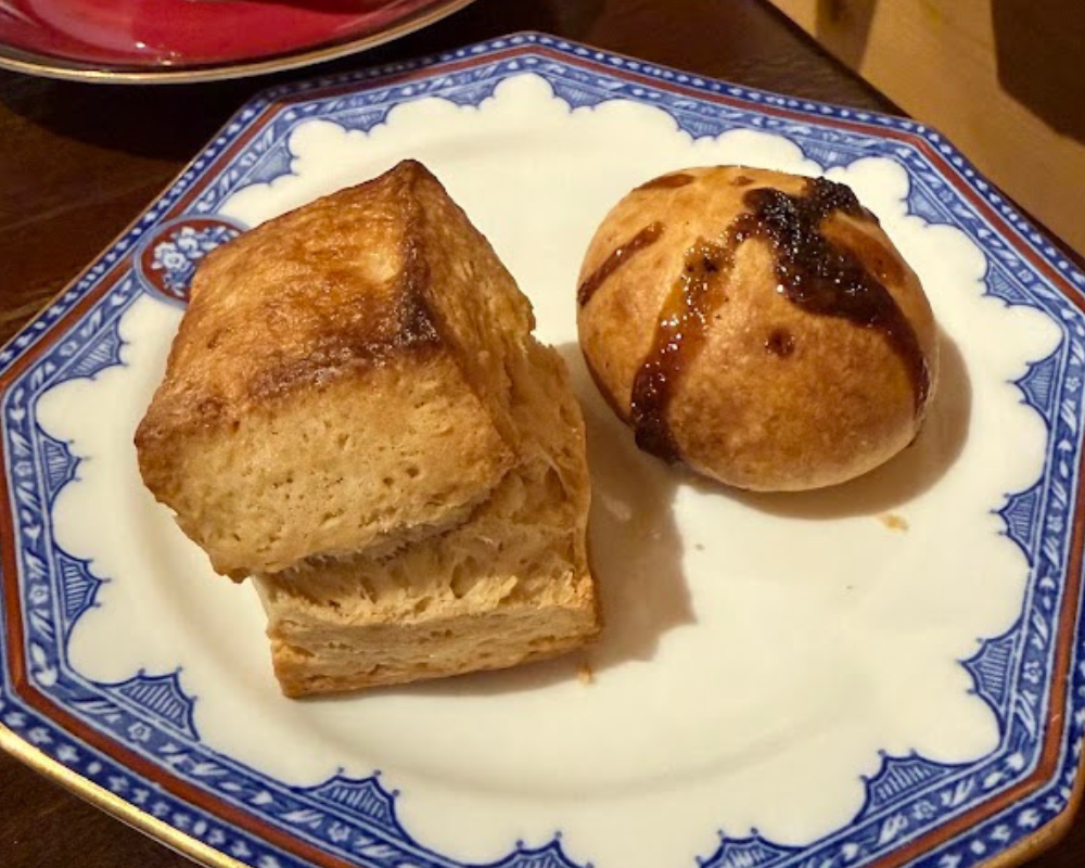 CAFE Robin post スコーン
