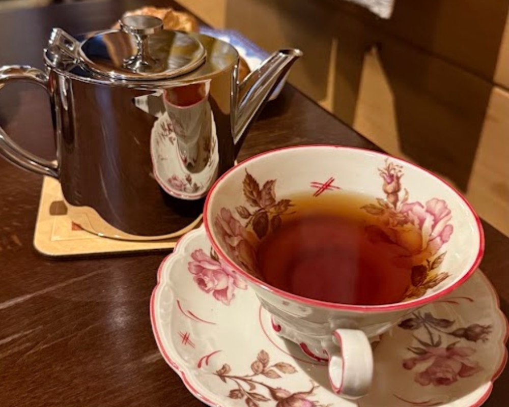 CAFE Robin post 紅茶